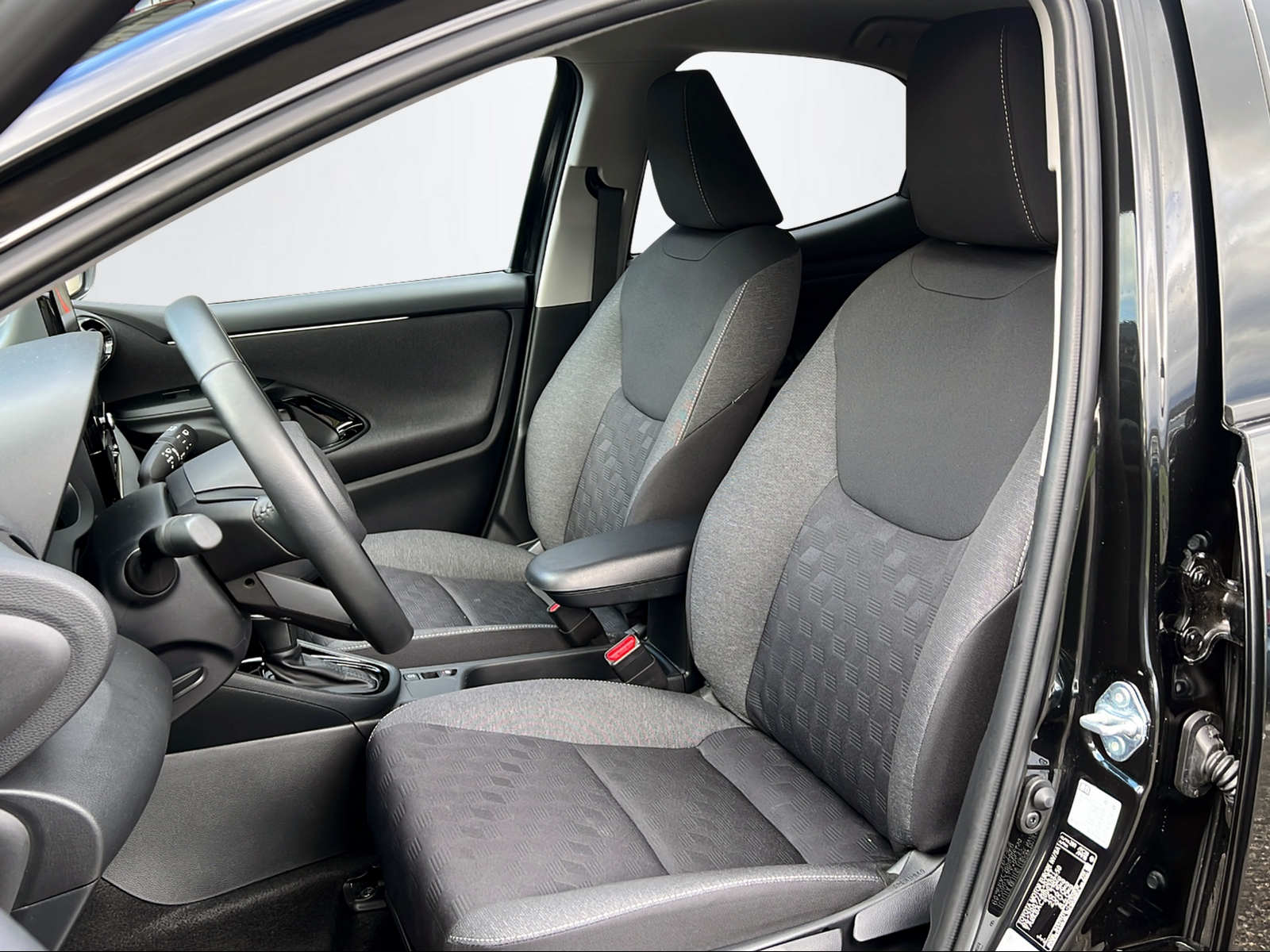 TOYOTA Yaris 1.5 VVT-i HSD Trend-image-14