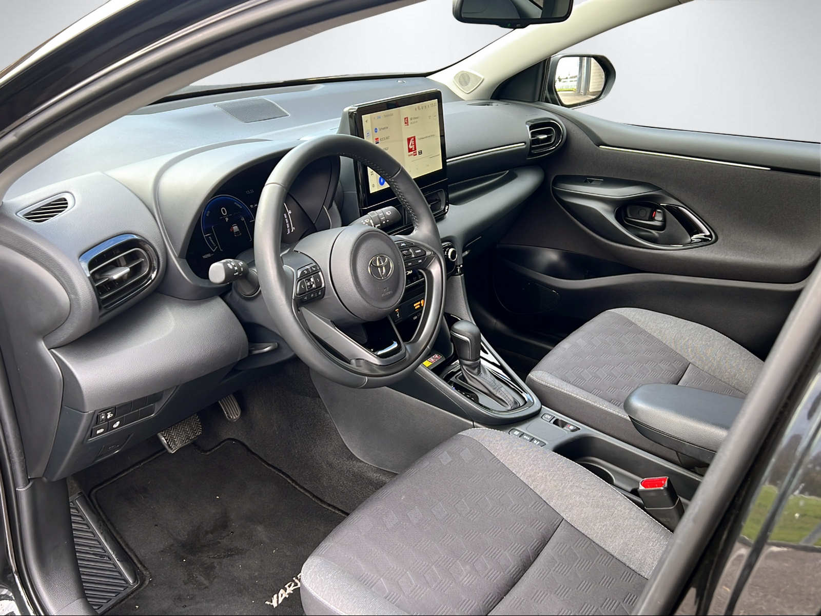 TOYOTA Yaris 1.5 VVT-i HSD Trend-image-13