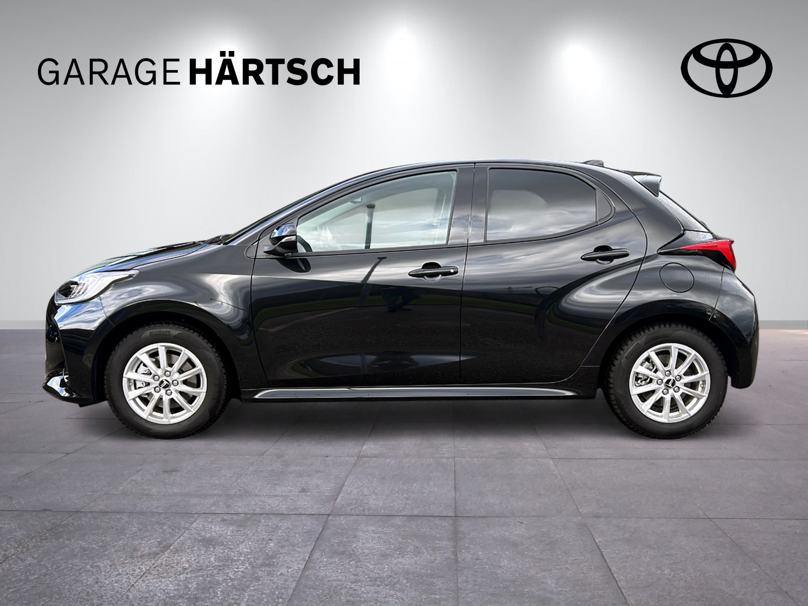 TOYOTA Yaris 1.5 VVT-i HSD Trend-image-1