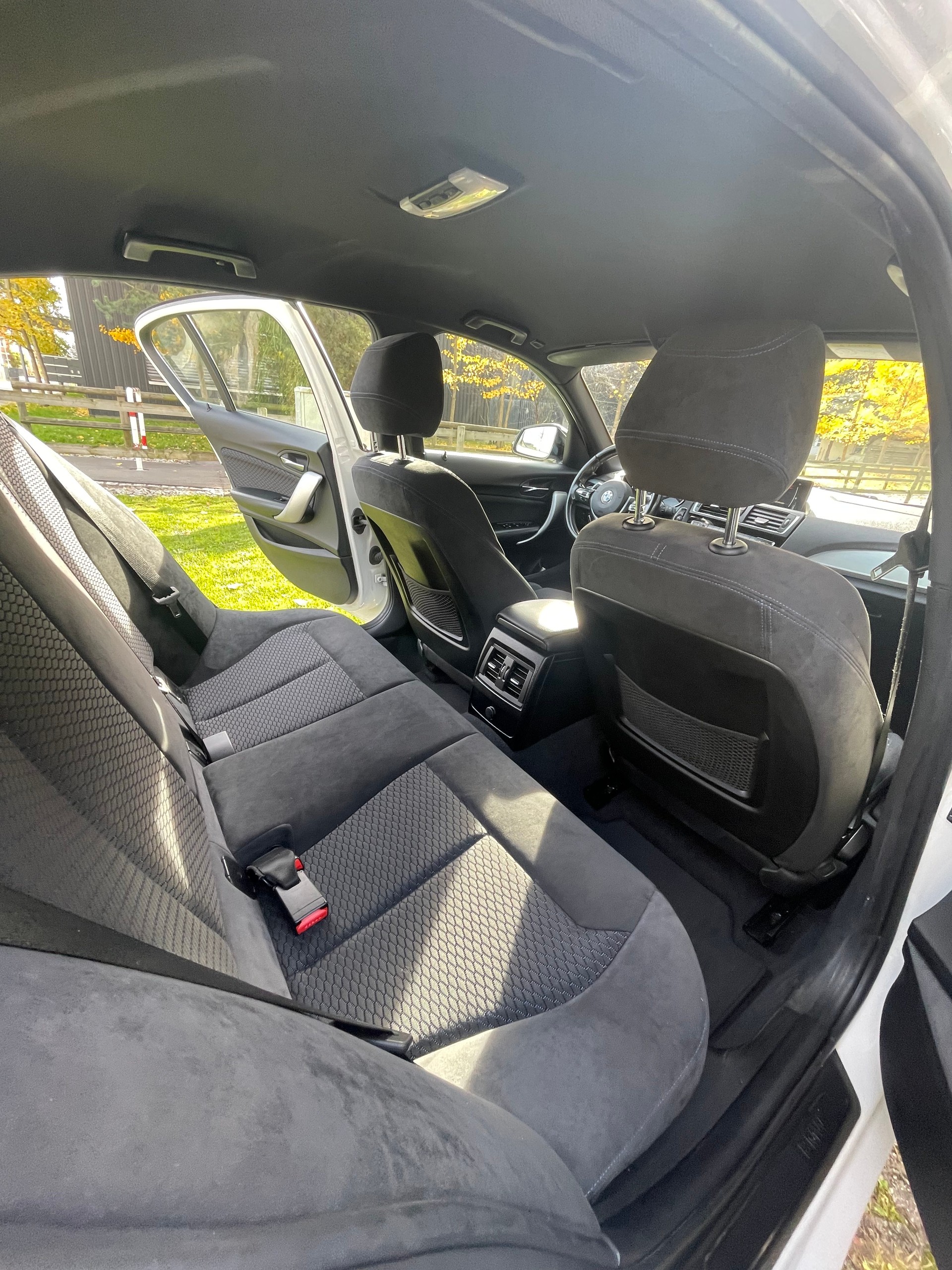 BMW 120d xDrive M Sport Steptronic-image-2