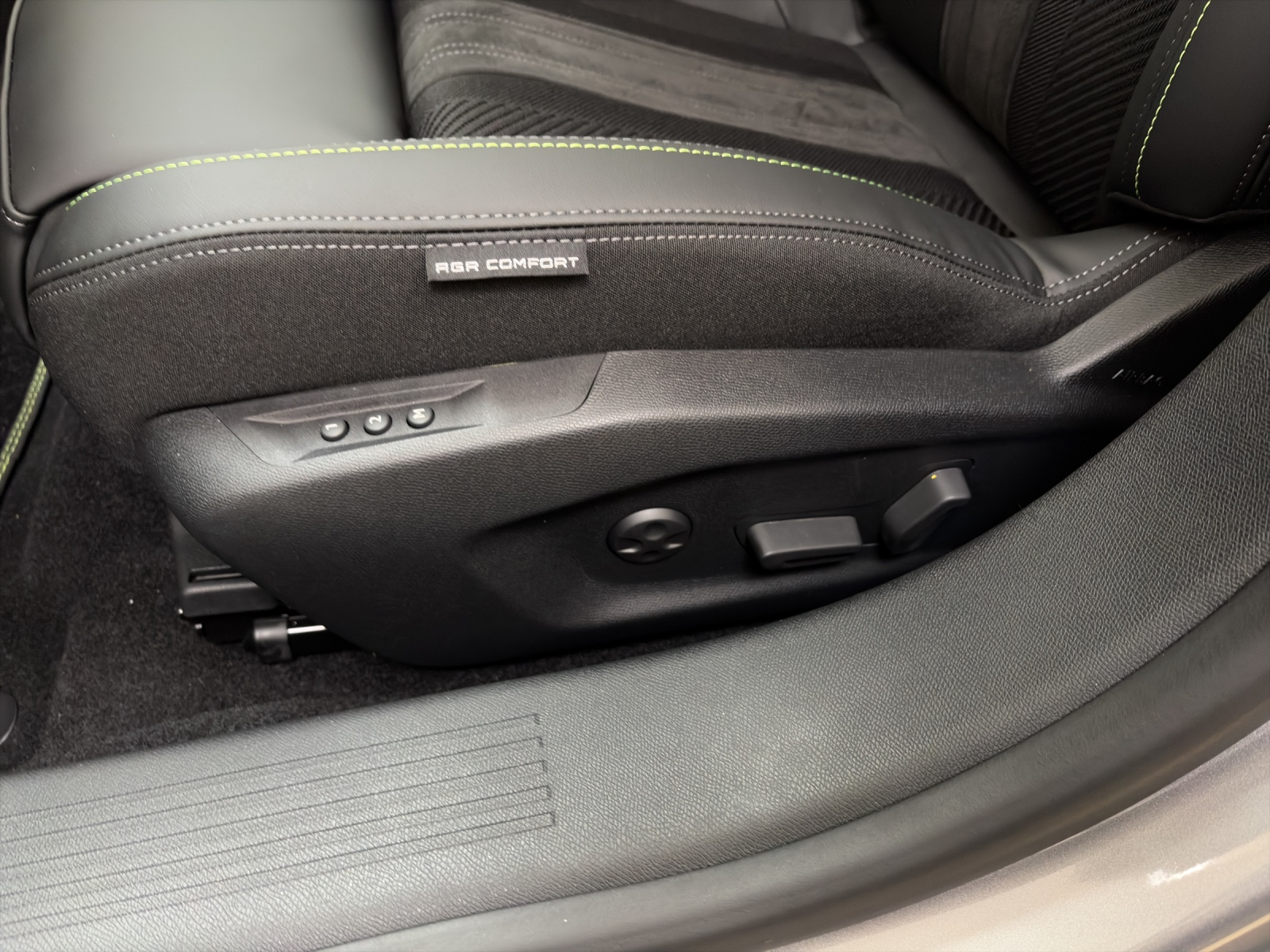 PEUGEOT 308 1.2 Hybrid GT-image-8