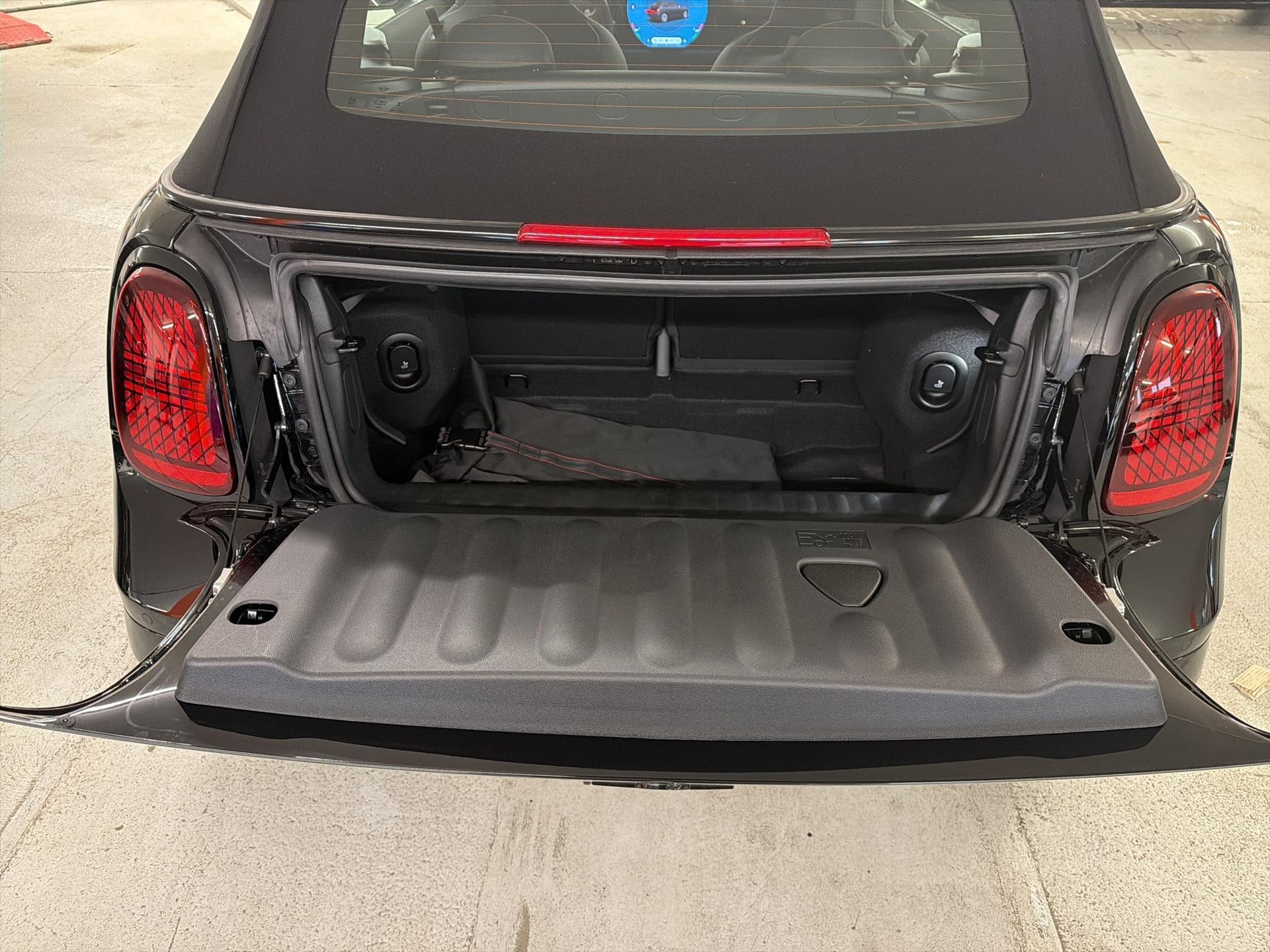MINI John Cooper Works Cabrio-image-15