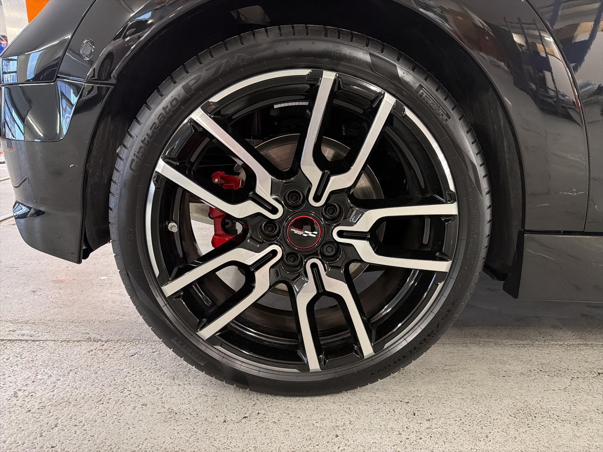 MINI John Cooper Works Cabrio-image-7