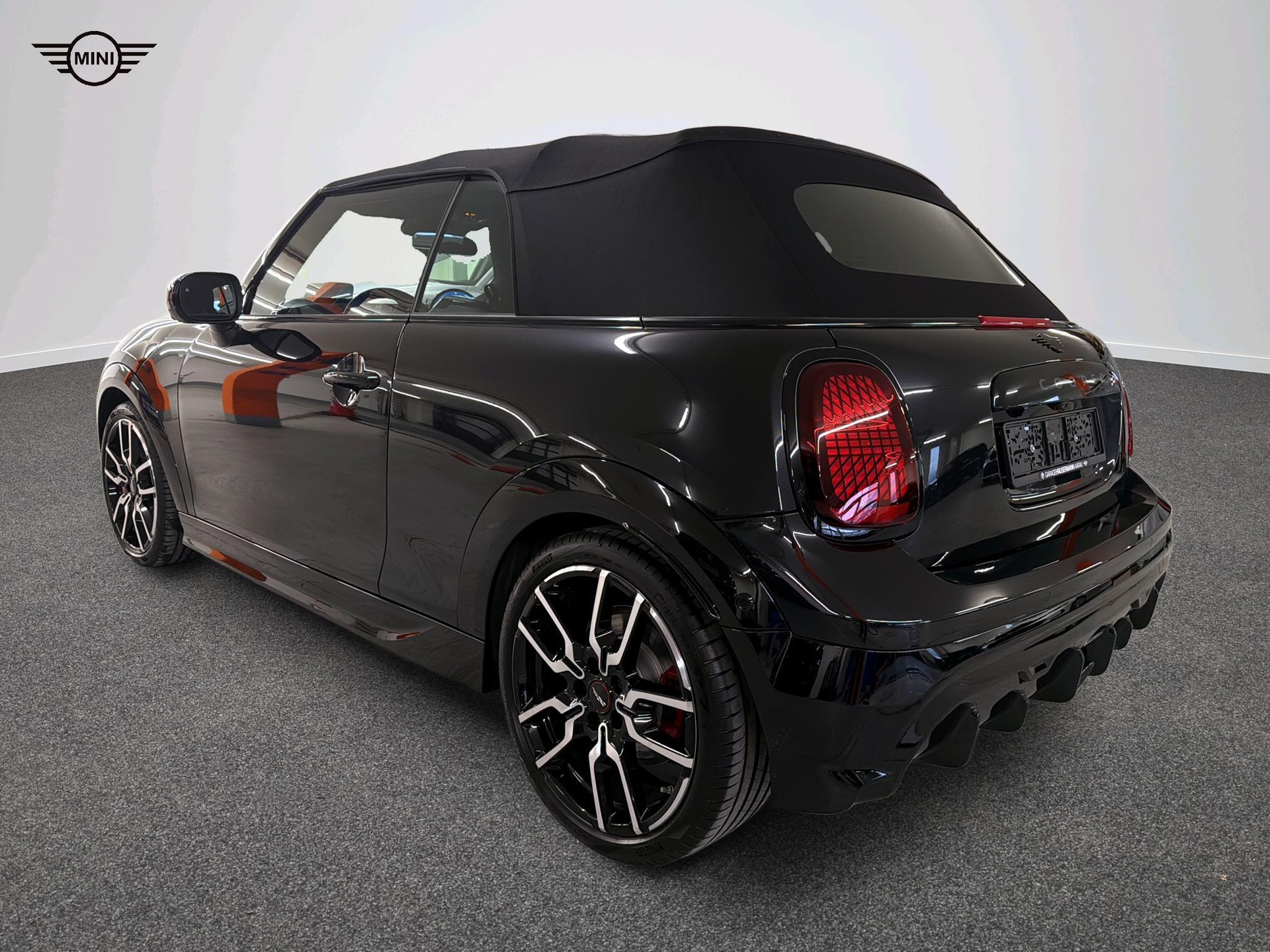 MINI John Cooper Works Cabrio-image-4