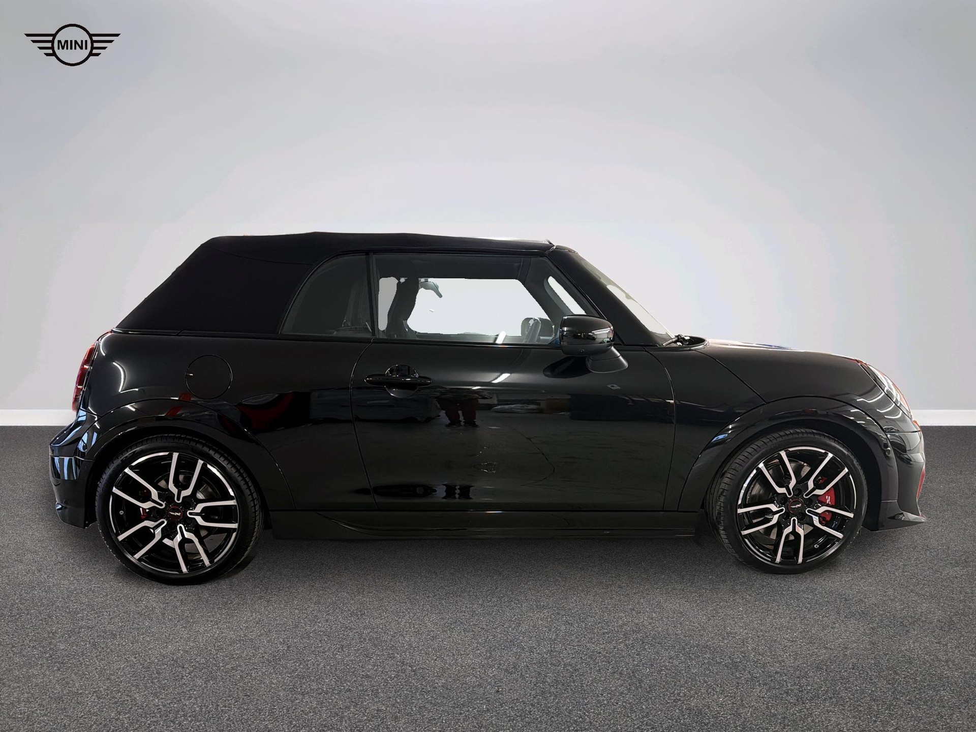 MINI John Cooper Works Cabrio-image-1