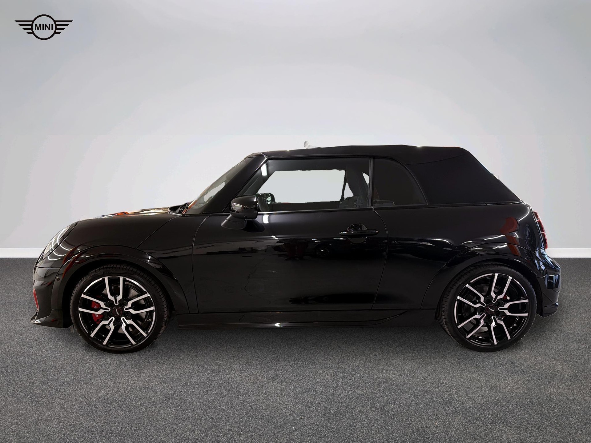 MINI John Cooper Works Cabrio-image-2