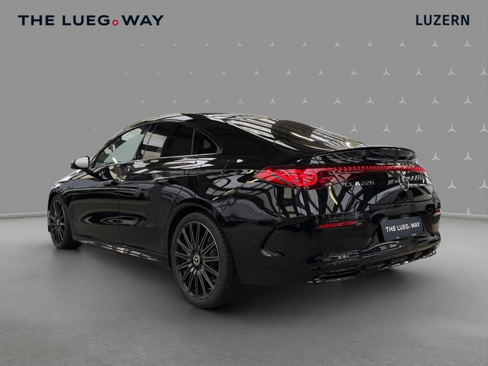 MERCEDES-BENZ CLA 220 8G-DCT 4Matic-image-2