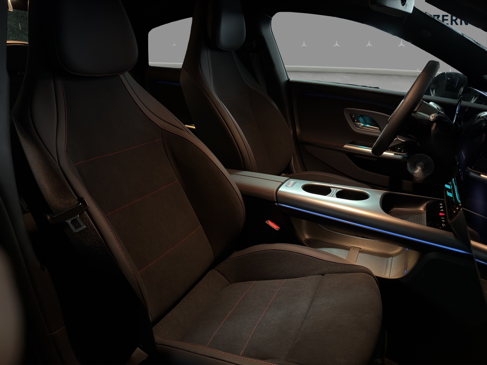 MERCEDES-BENZ CLA 220 8G-DCT 4Matic-image-15