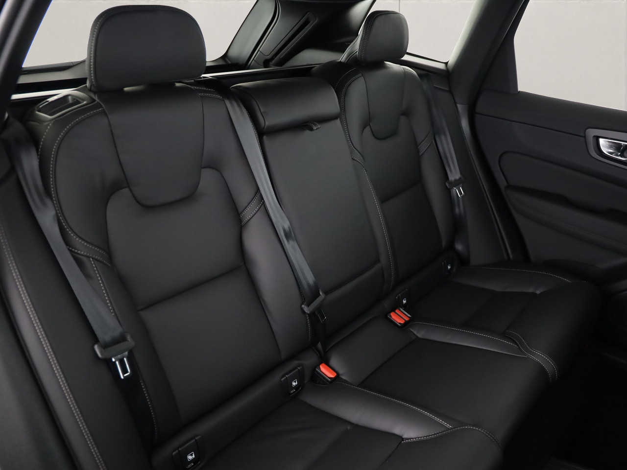 VOLVO XC60 2.0 T8 TE Black Edition eAWD-image-5