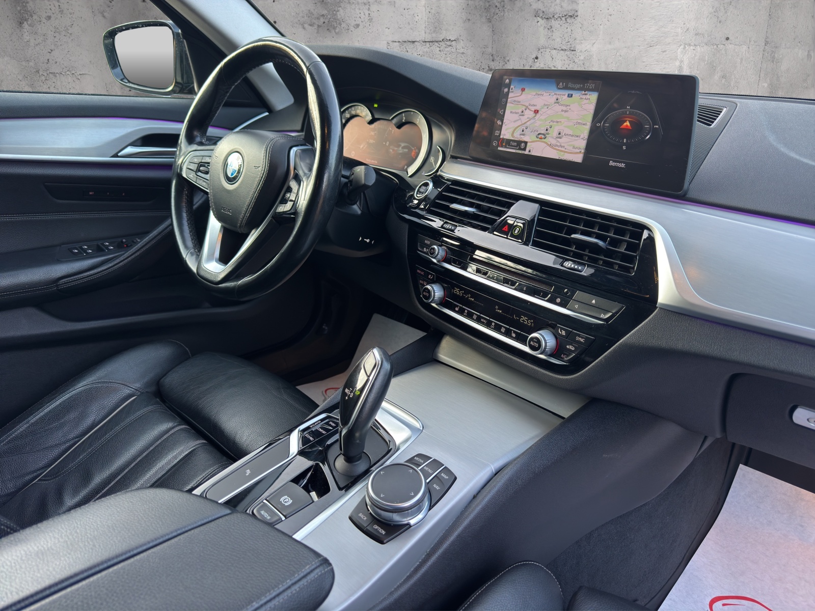 BMW 520d xDrive Sport Line Steptronic-image-12