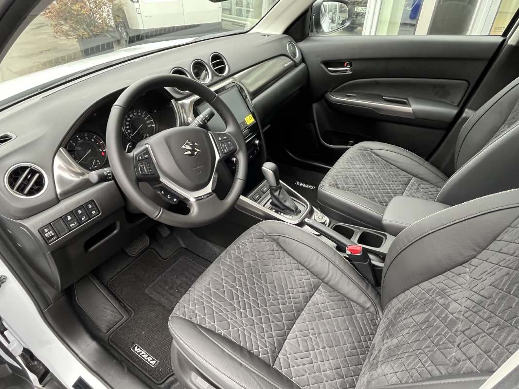 SUZUKI Vitara 1.4 T Sakura Top Hybrid 4x4-image-2