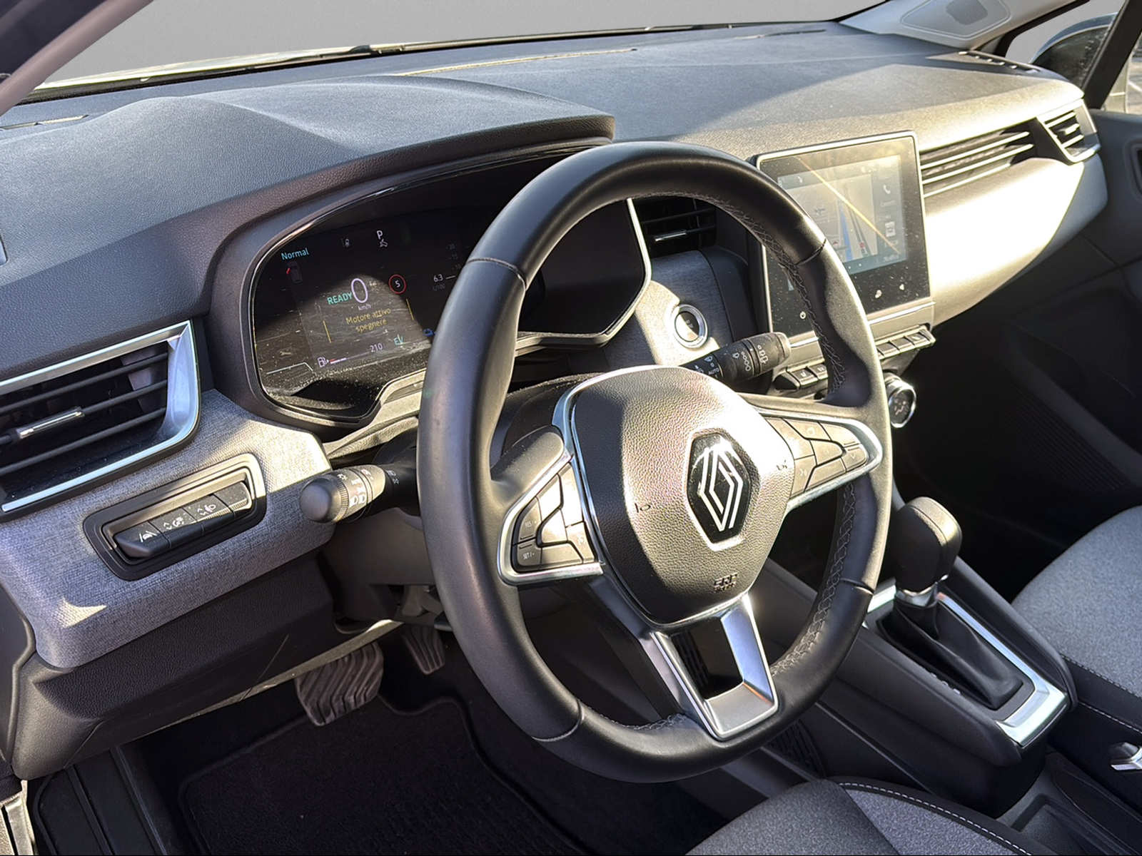 RENAULT Clio 1.6 E-Tech Evolution-image-12