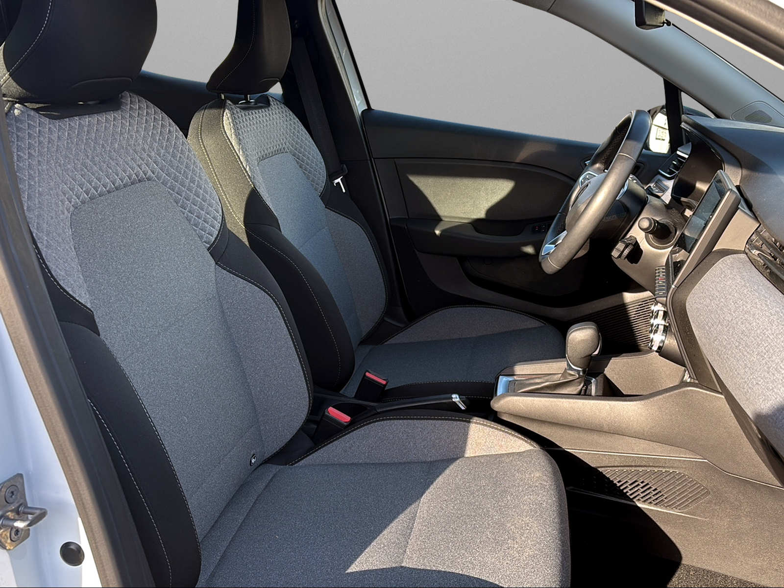 RENAULT Clio 1.6 E-Tech Evolution-image-11
