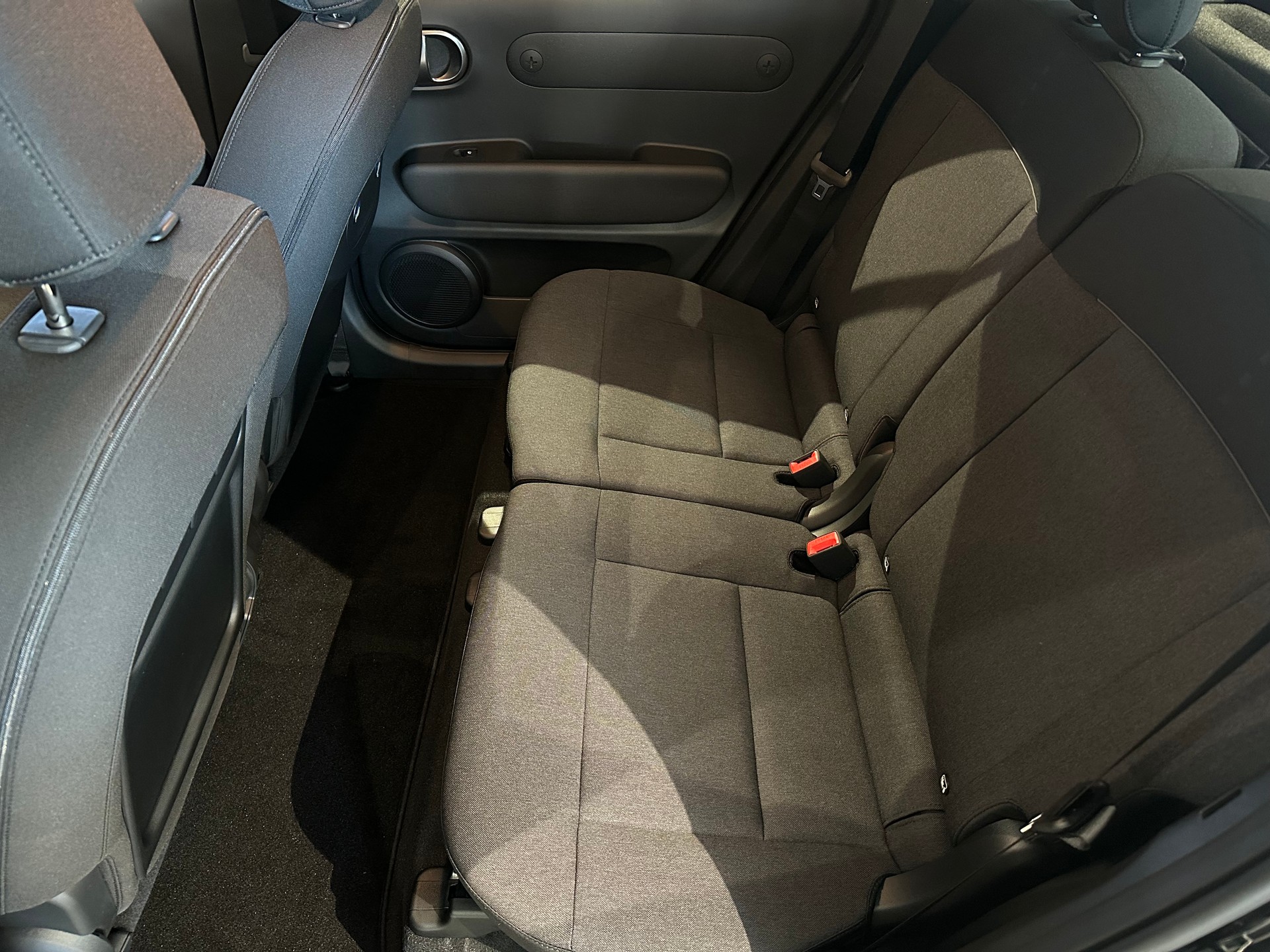 HYUNDAI Inster 49kWh Amplia-image-11