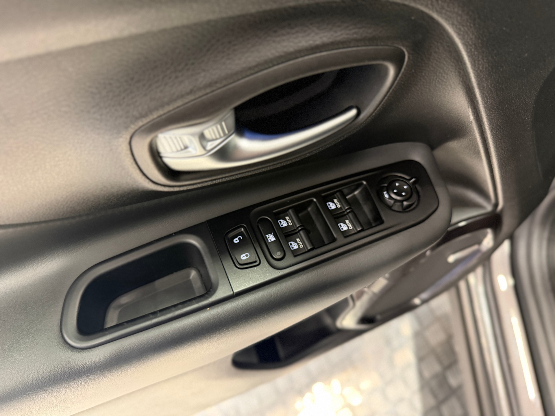 JEEP Renegade 1.3 T PHEV S AWD-image-17