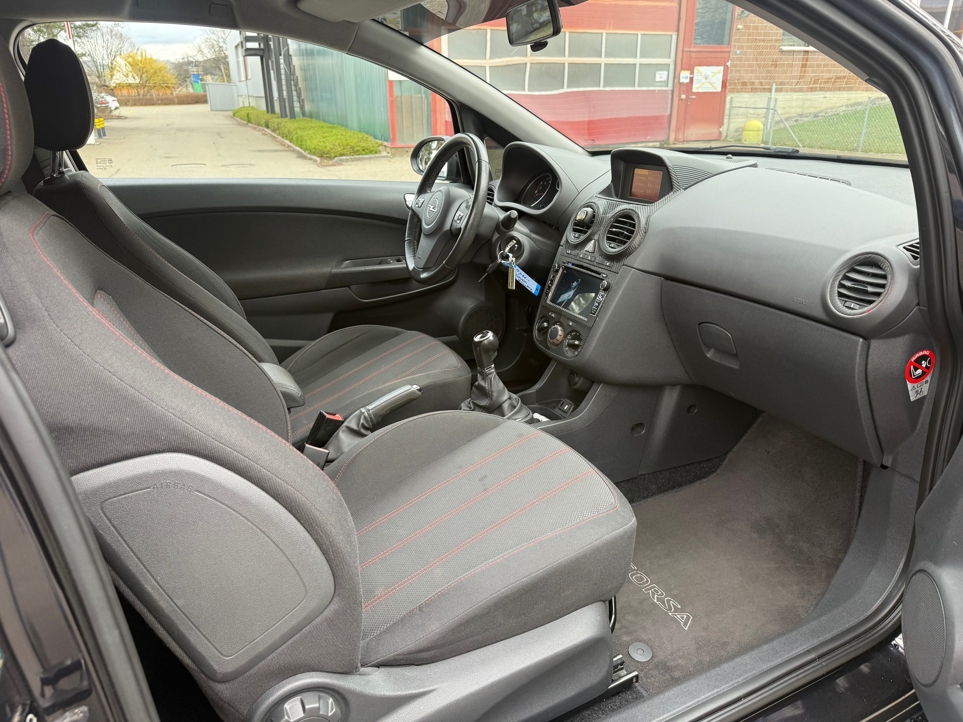 OPEL Corsa 1.6 Turbo Color Edition-image-8