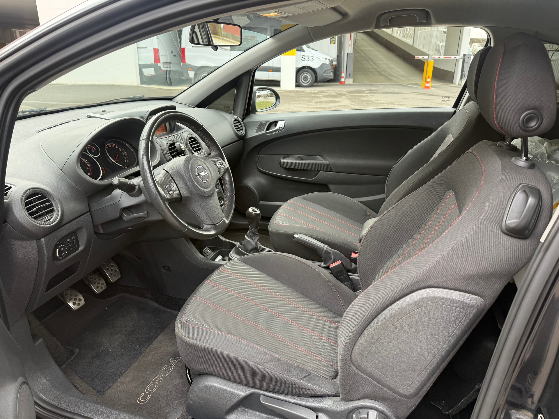OPEL Corsa 1.6 Turbo Color Edition-image-6