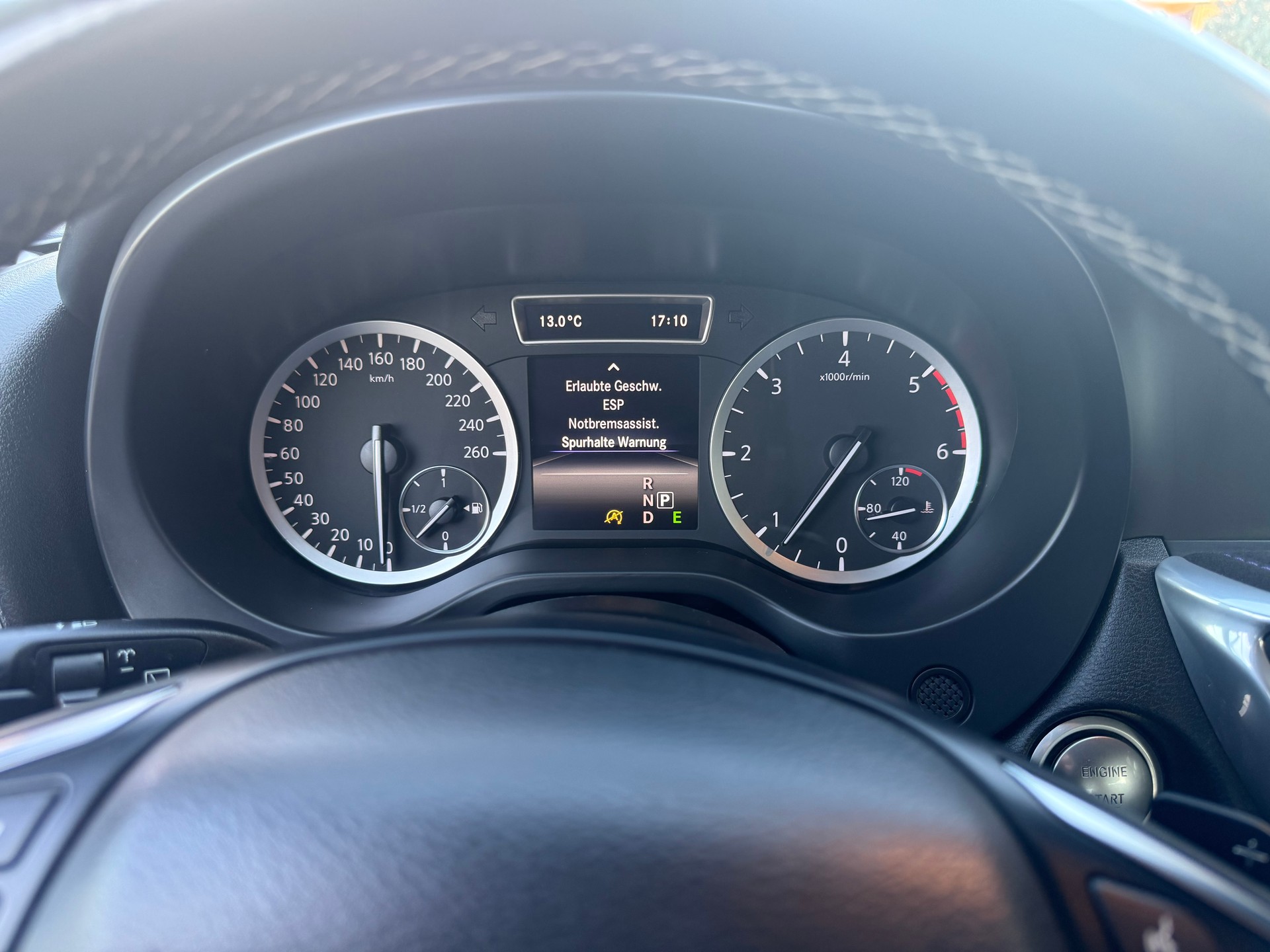 INFINITI Q30 2.2d Premium AWD DCT-image-8