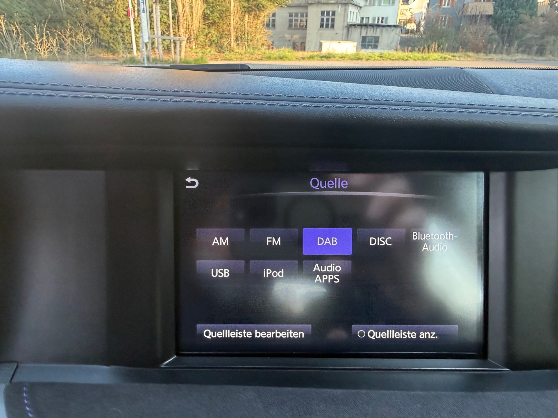 INFINITI Q30 2.2d Premium AWD DCT-image-7