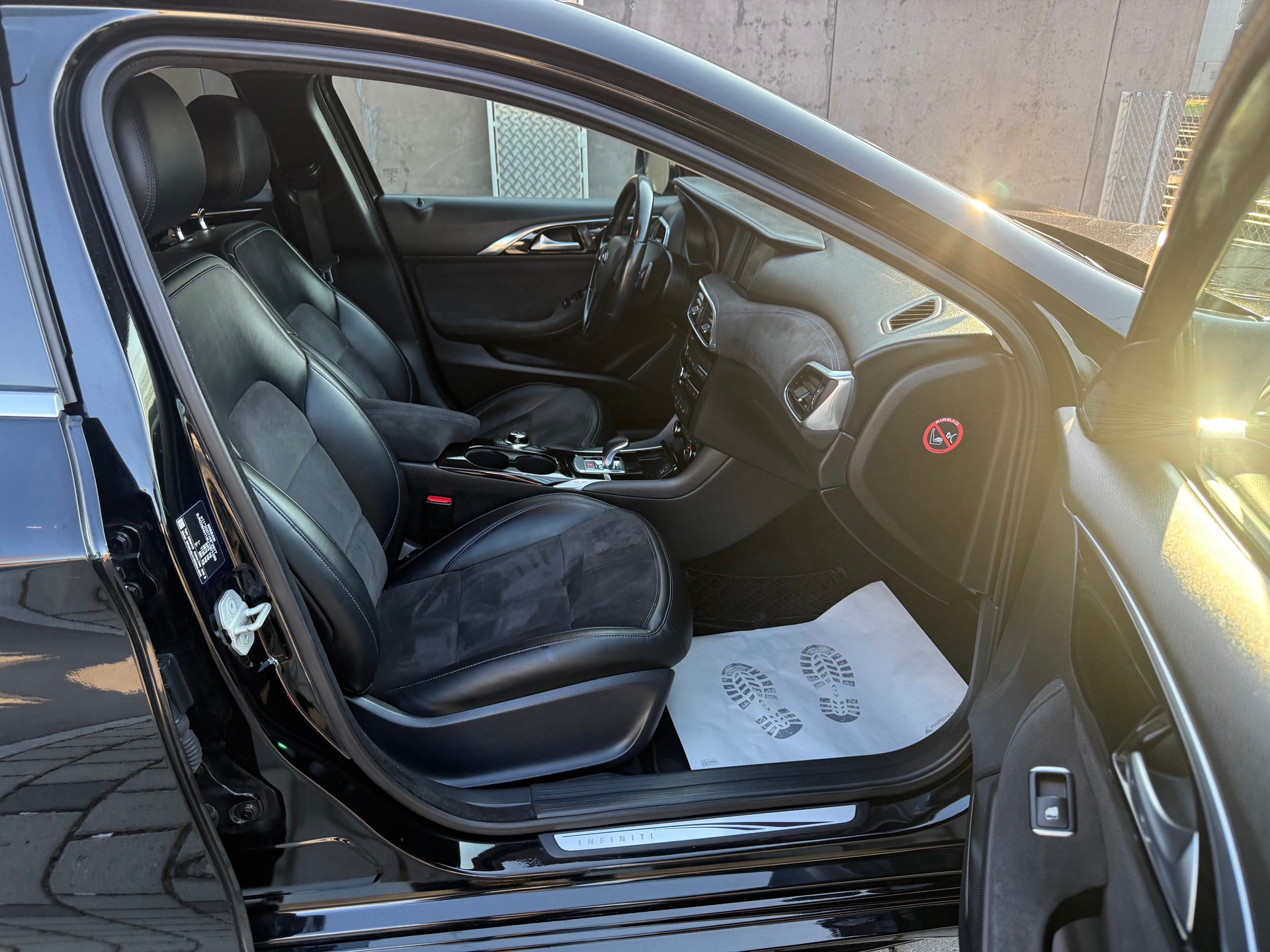 INFINITI Q30 2.2d Premium AWD DCT-image-10