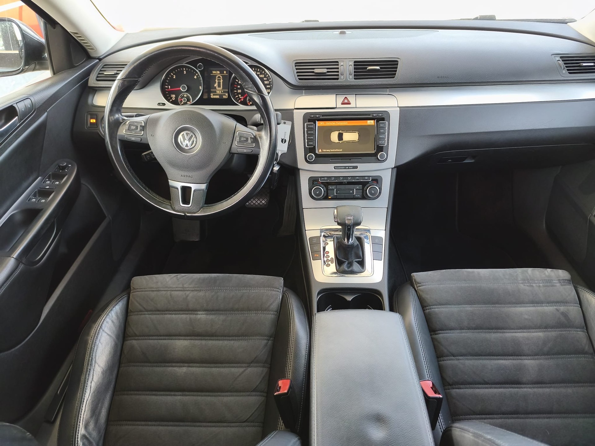 VW Passat Variant 2.0 TDI Premium 4Motion DSG-image-11