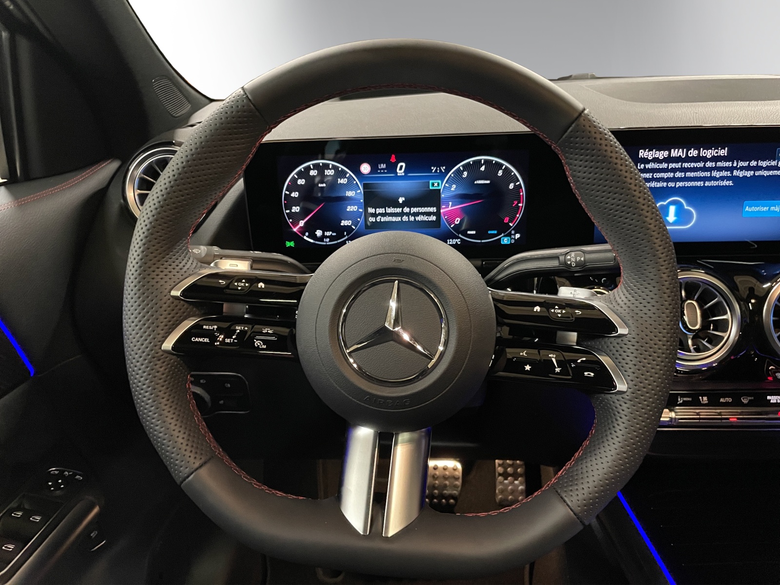 Image MERCEDES-BENZ GLA-220 GLA 220d 4Matic 8G-DCTSwiss Star