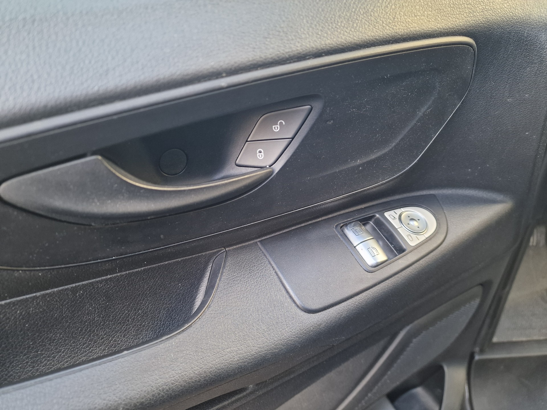 MERCEDES-BENZ Vito 116 BTEC 4Matic A-image-12