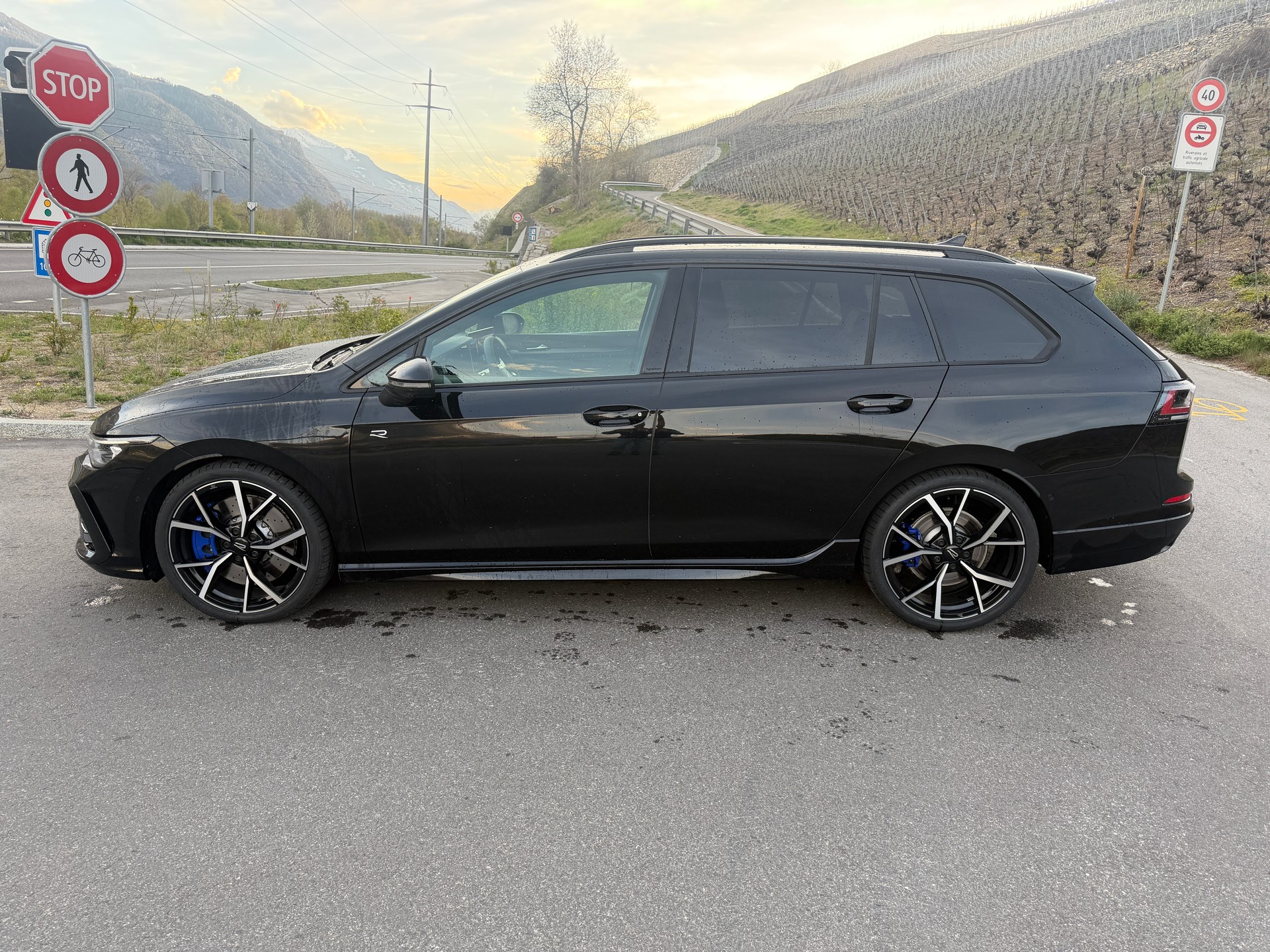 VW Golf Variant 2.0 TSI R DSG 4 Motion-image-12