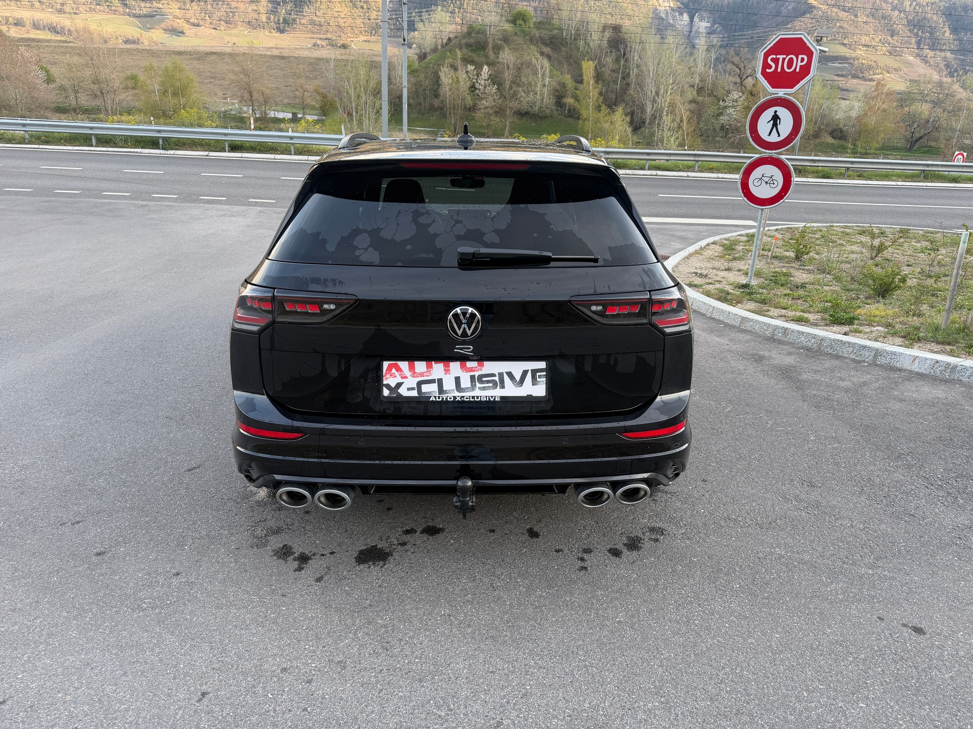 VW Golf Variant 2.0 TSI R DSG 4 Motion-image-4