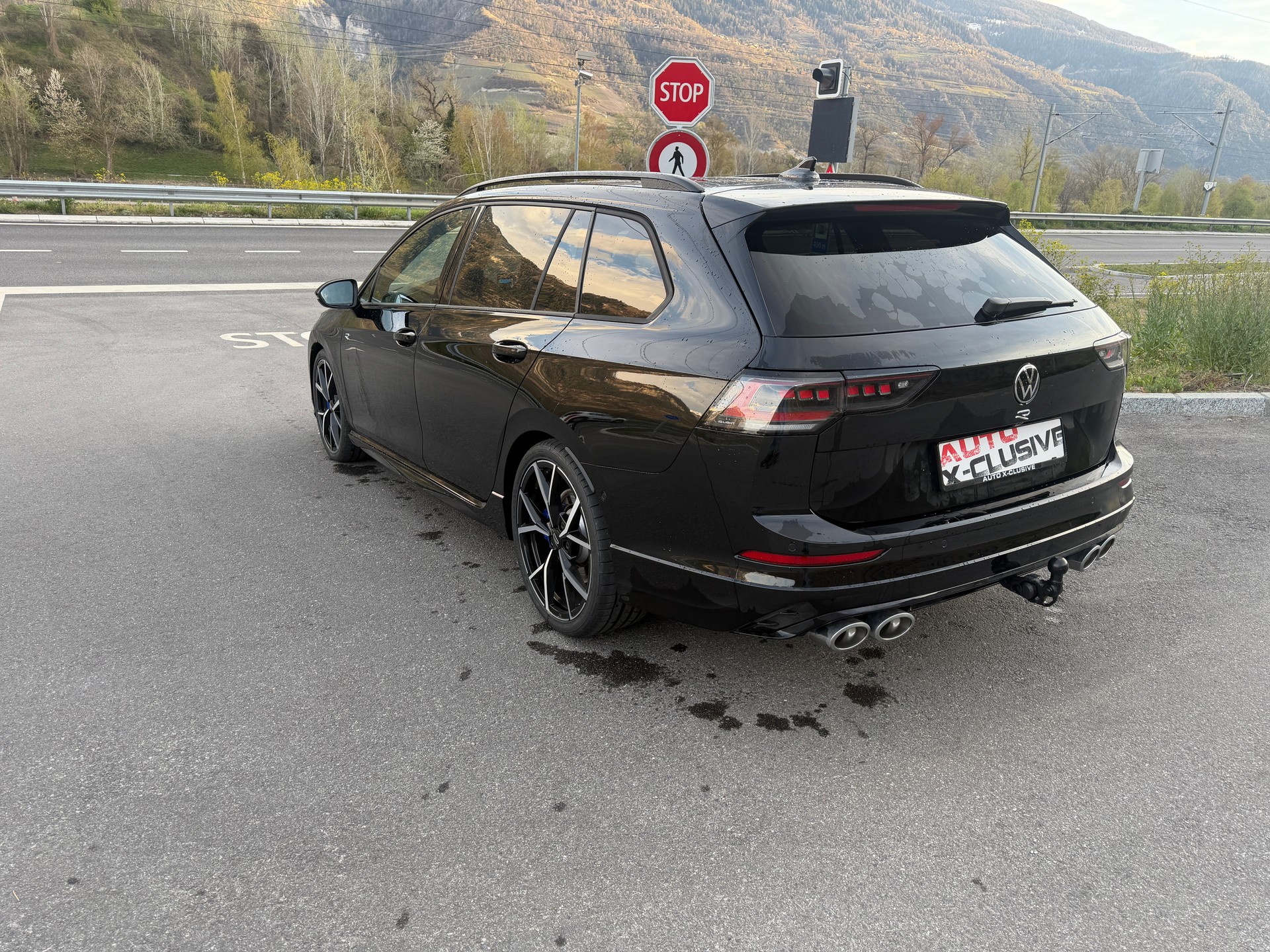 VW Golf Variant 2.0 TSI R DSG 4 Motion-image-5