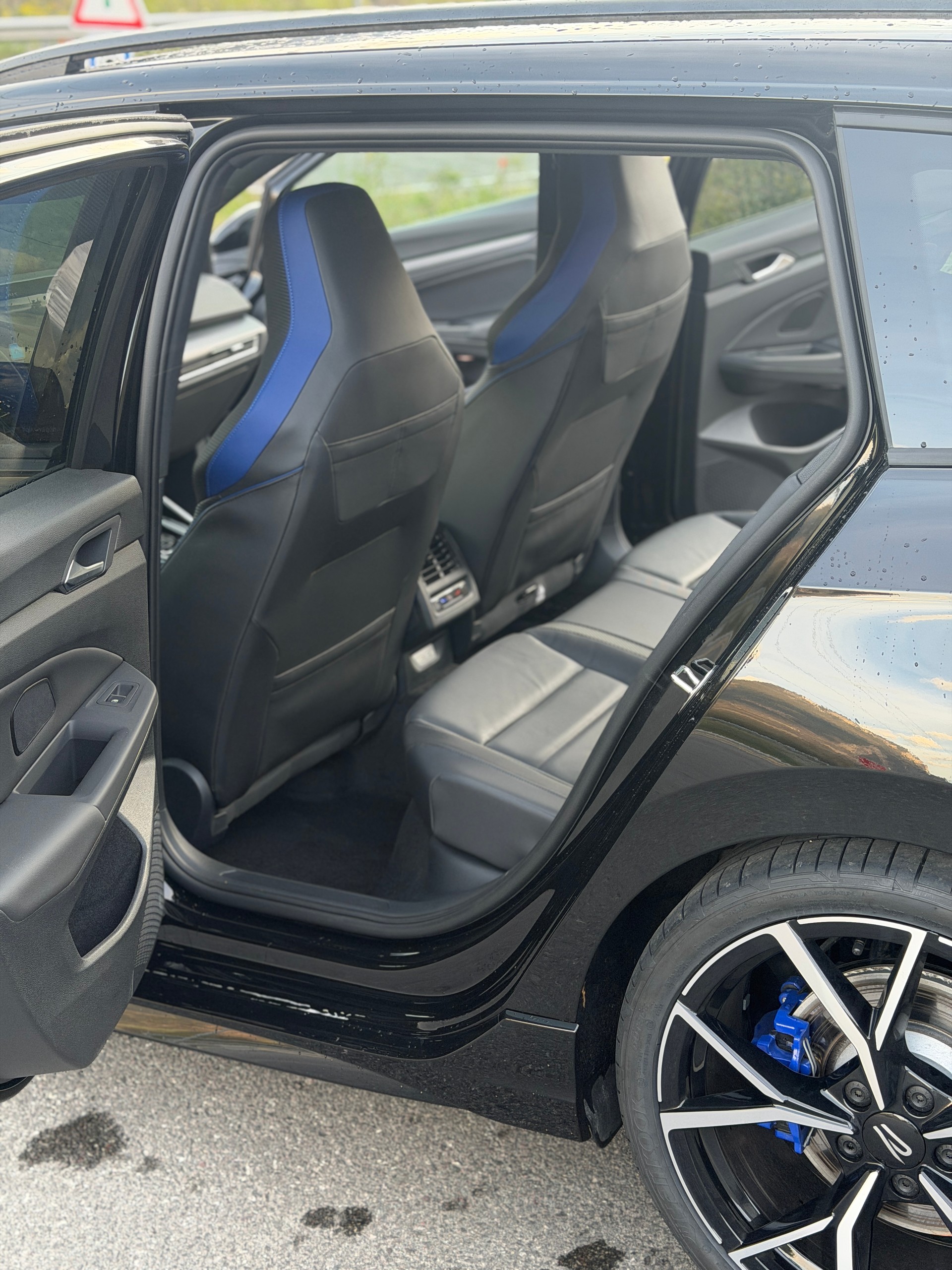 VW Golf Variant 2.0 TSI R DSG 4 Motion-image-9
