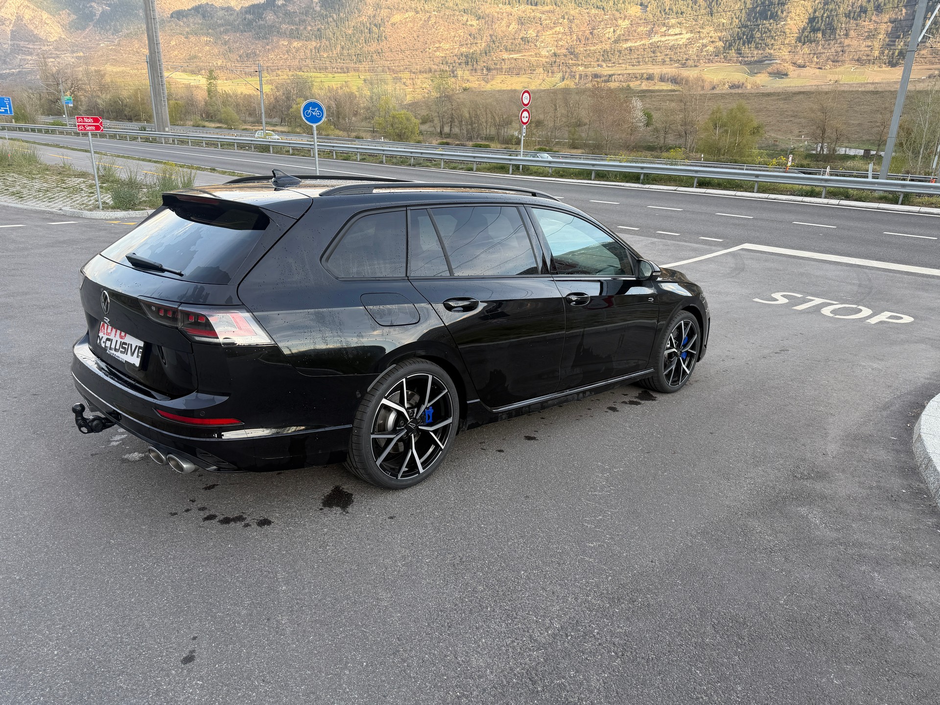 VW Golf Variant 2.0 TSI R DSG 4 Motion-image-3