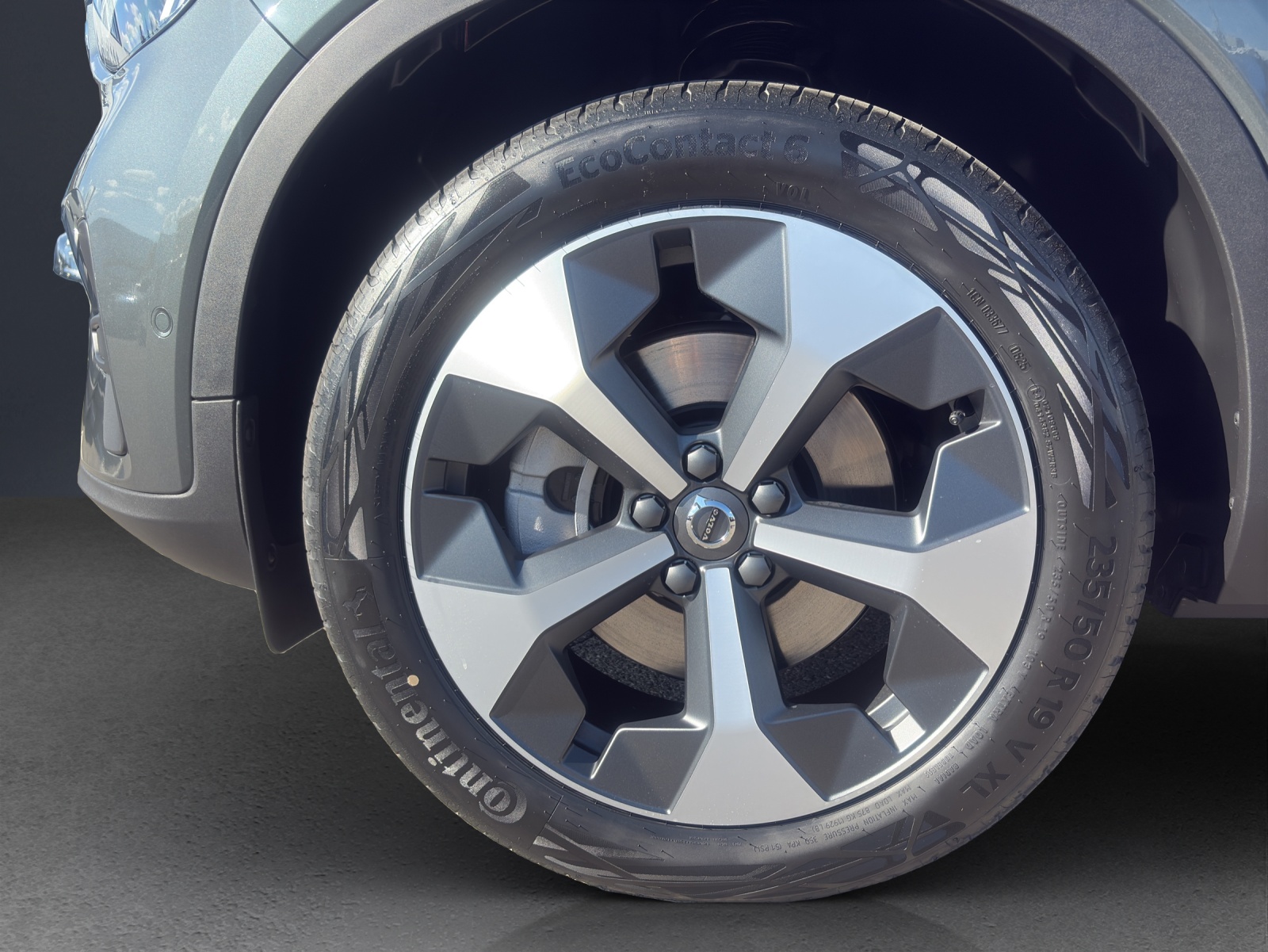 VOLVO XC40 B3 Benzin Mild Hybrid Xcite DCT-image-9