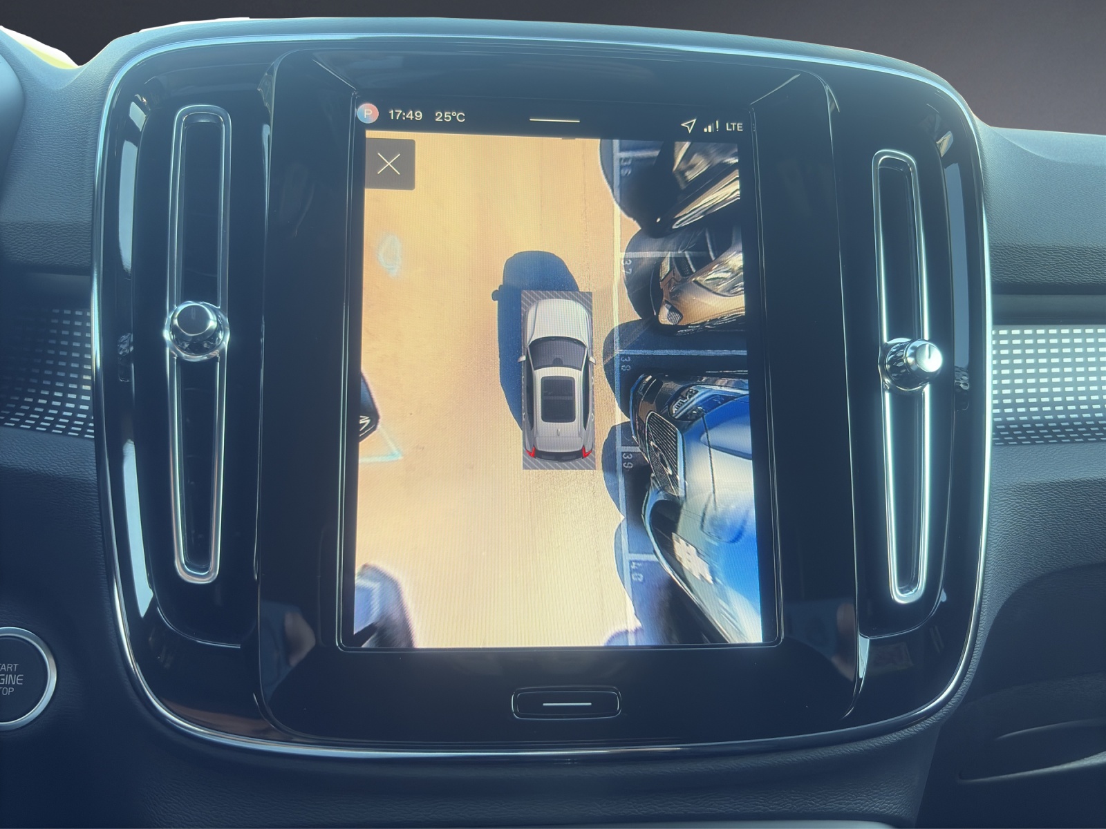 VOLVO XC40 B3 Benzin Mild Hybrid Xcite DCT-image-8