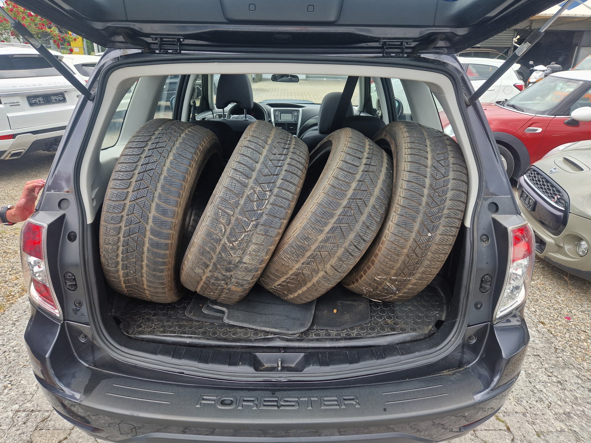 SUBARU FORESTER-image-6