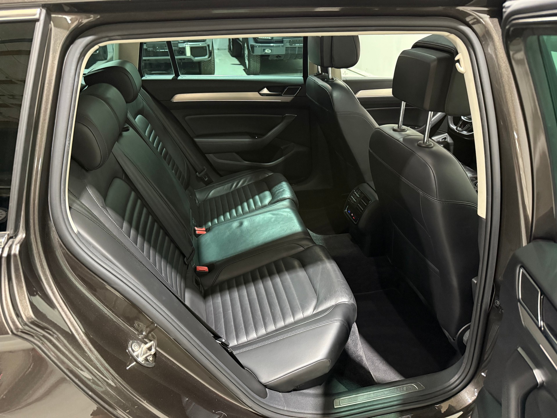 VW Passat Variant 2.0 TDI BMT High. DSG 4Motion-image-15