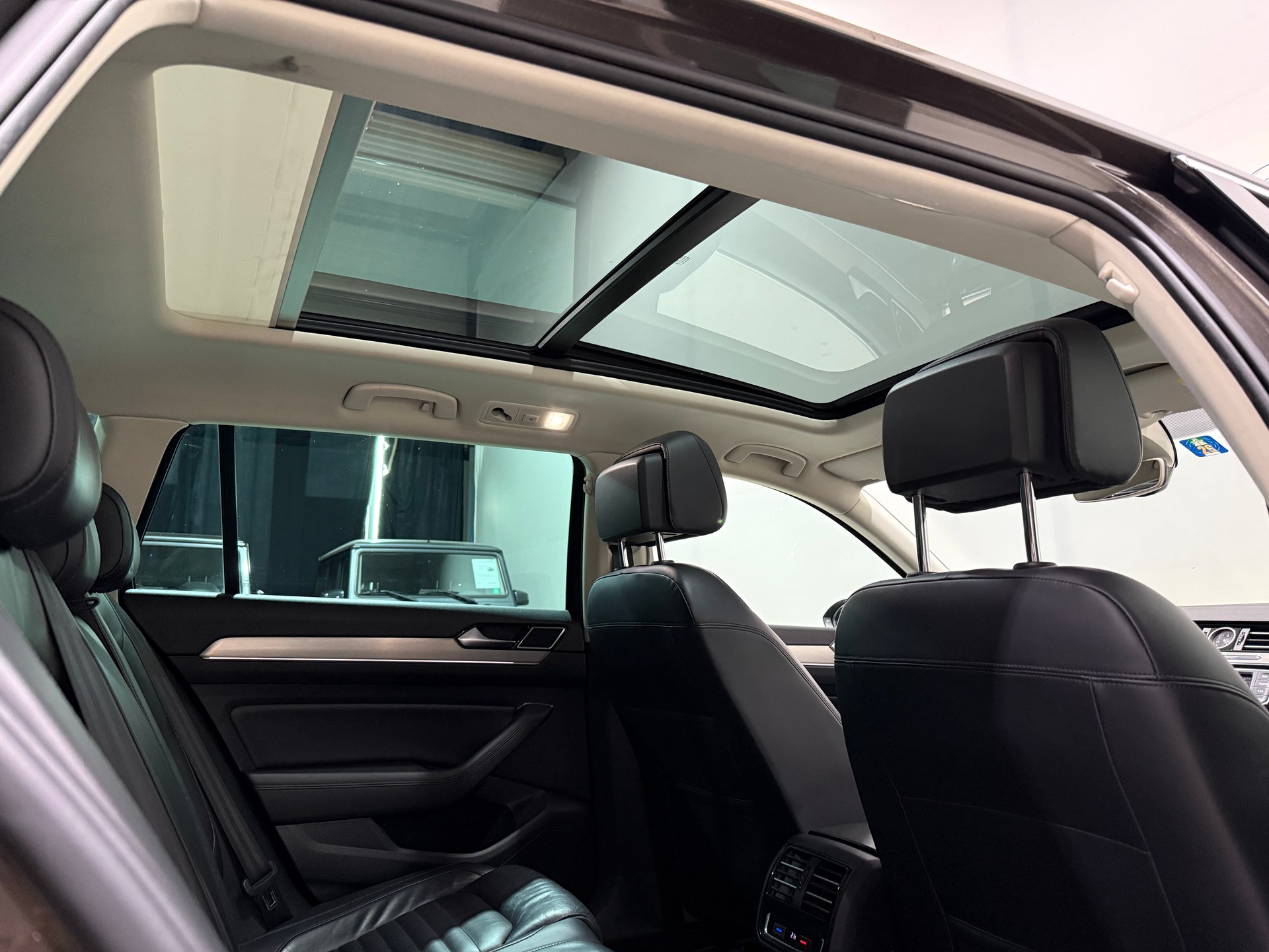 VW Passat Variant 2.0 TDI BMT High. DSG 4Motion-image-14