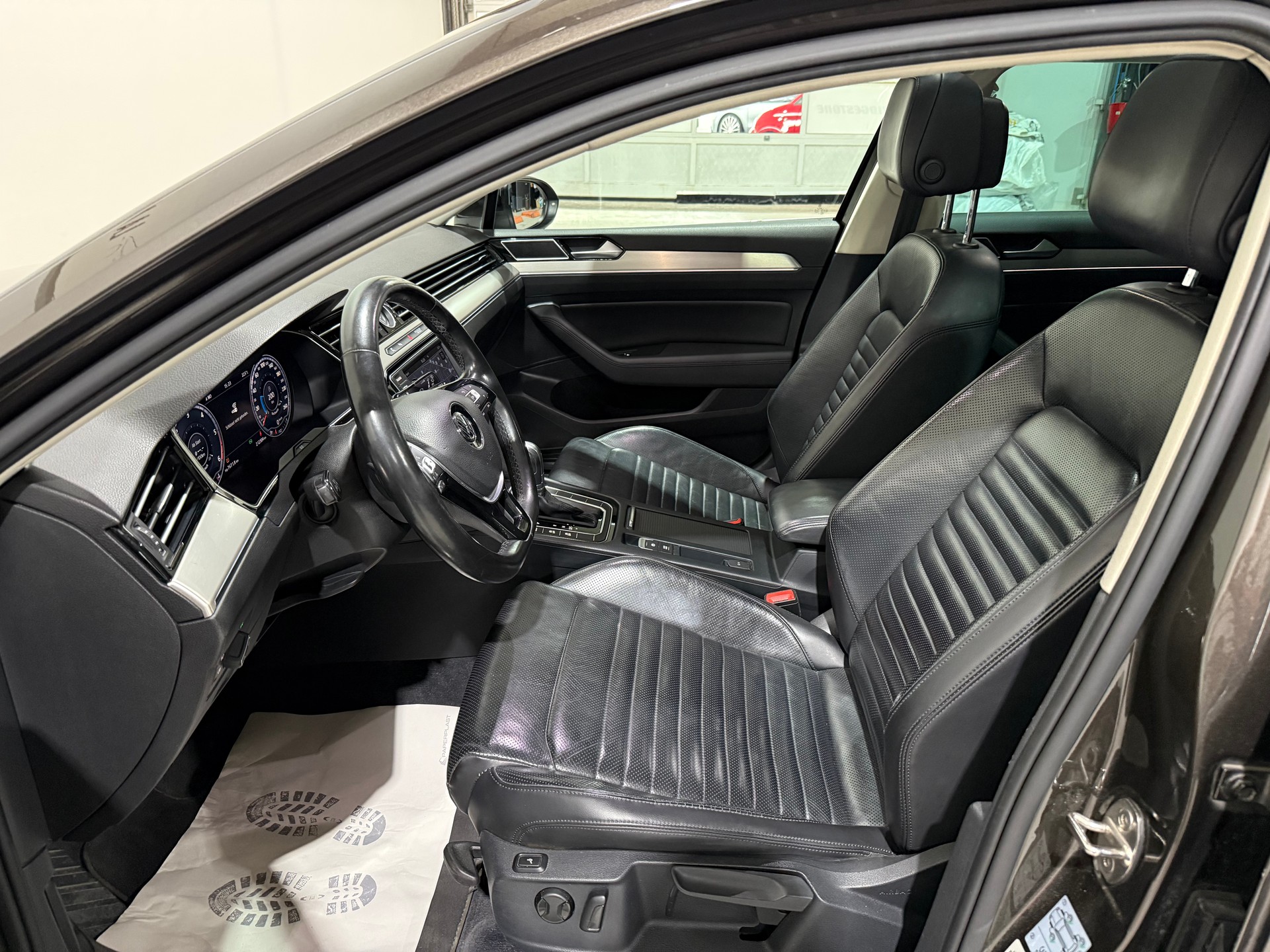VW Passat Variant 2.0 TDI BMT High. DSG 4Motion-image-11