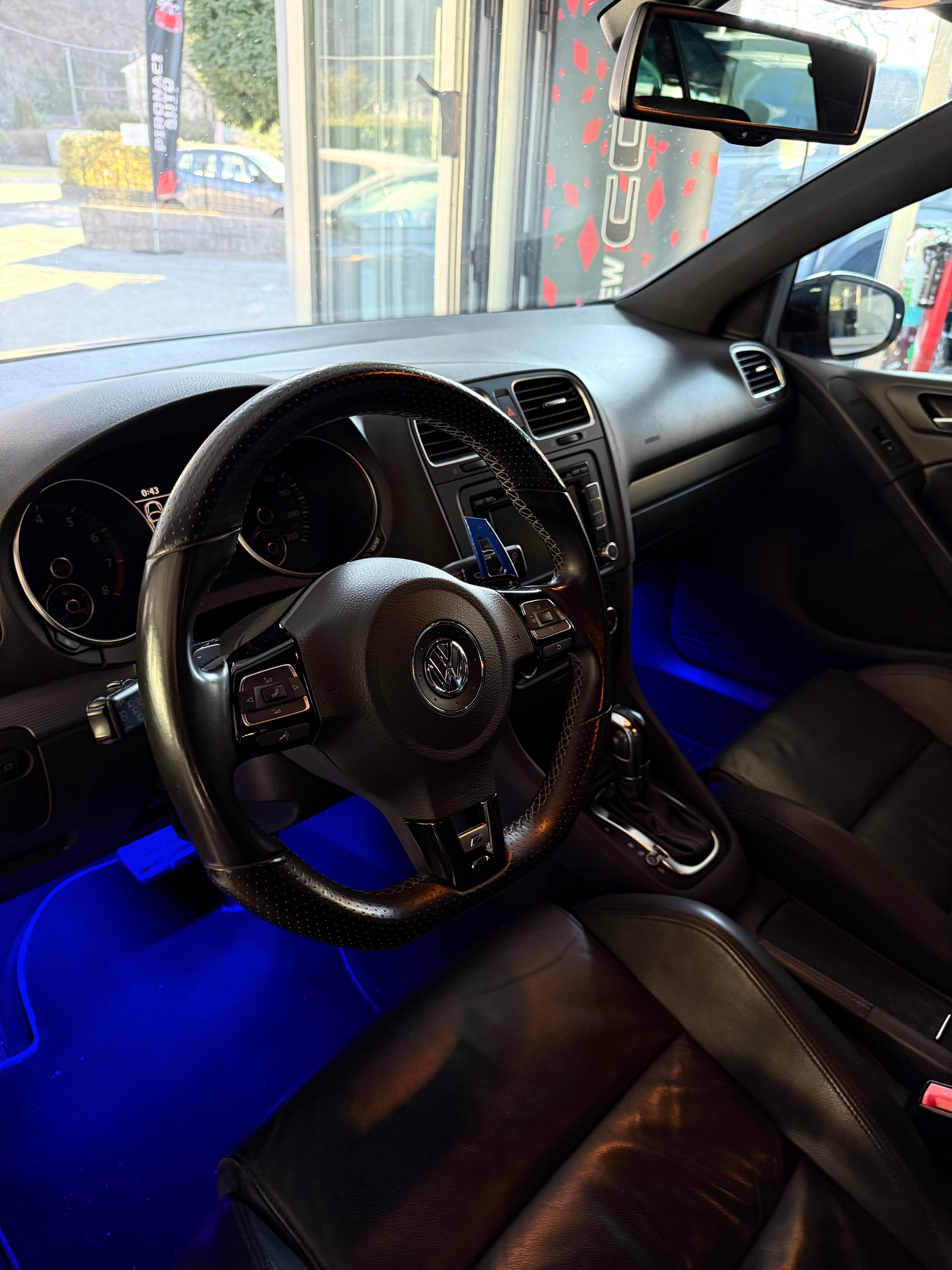 VW Golf 2.0 TSI R 4Motion DSG-image-9