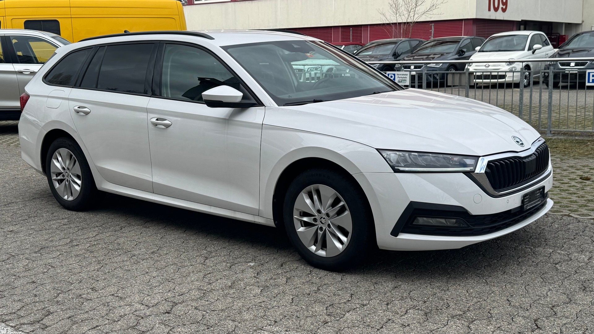 SKODA Octavia Combi 2.0 TDI Ambition-image-2