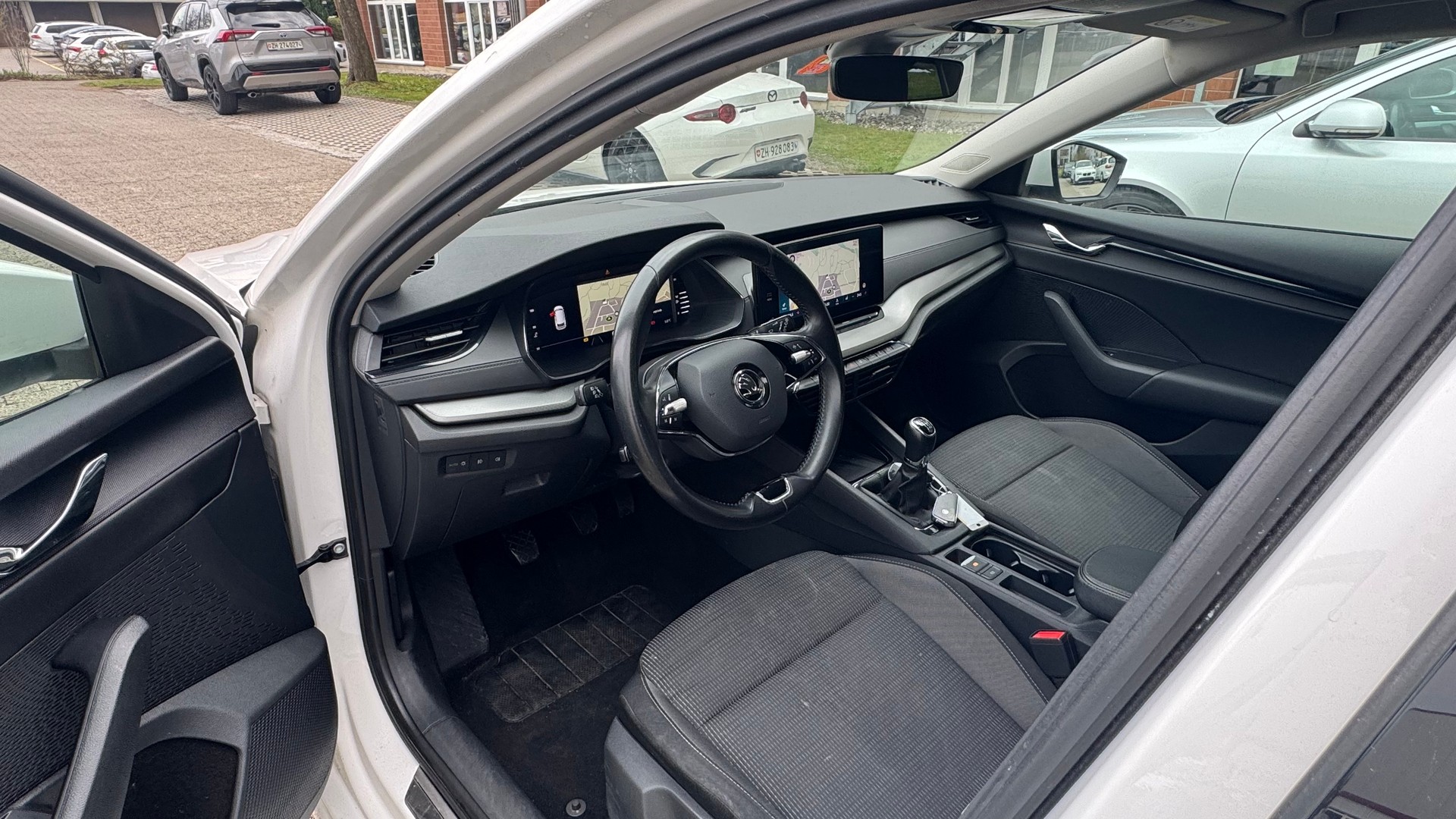 SKODA Octavia Combi 2.0 TDI Ambition-image-5