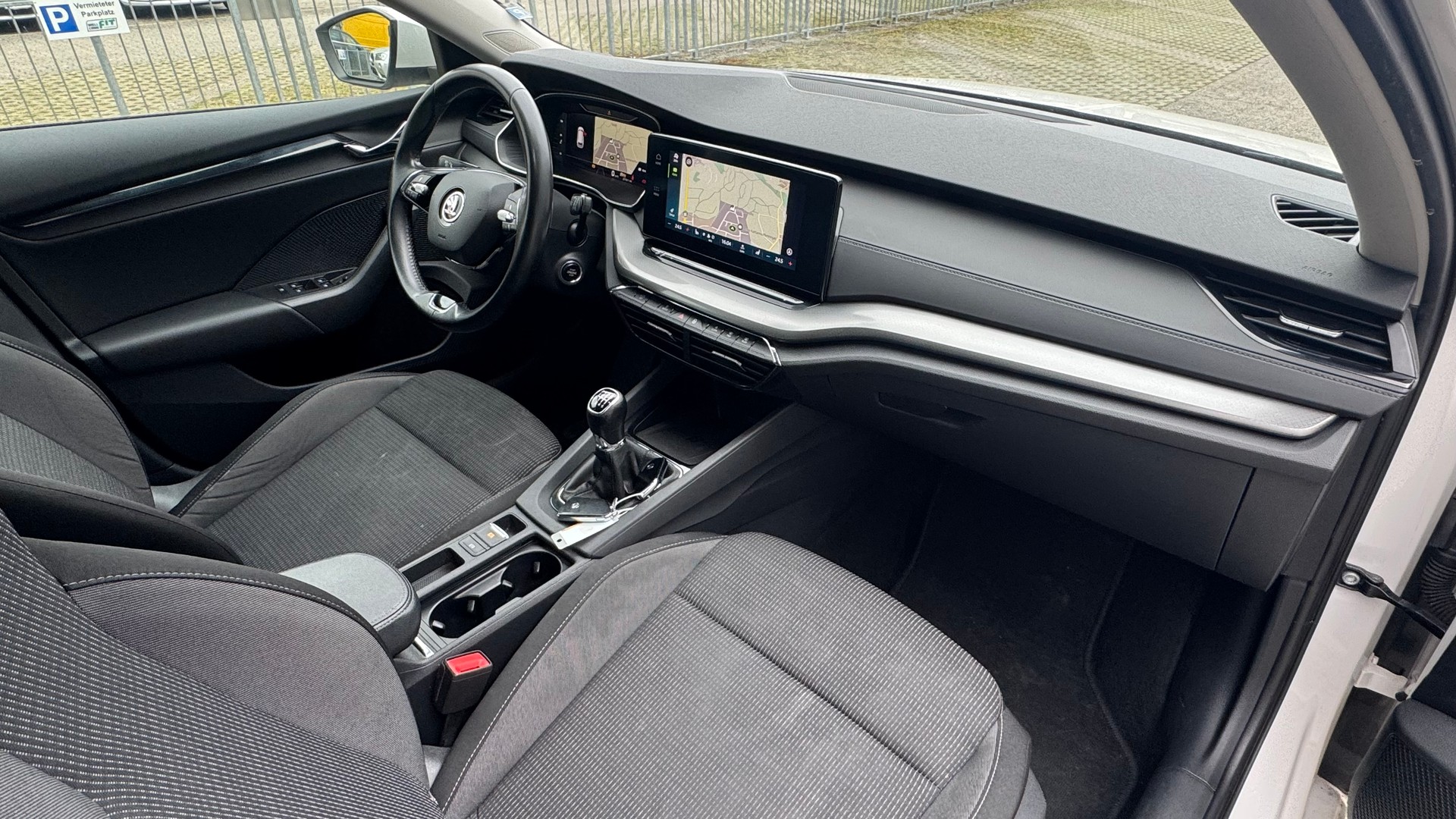 SKODA Octavia Combi 2.0 TDI Ambition-image-8