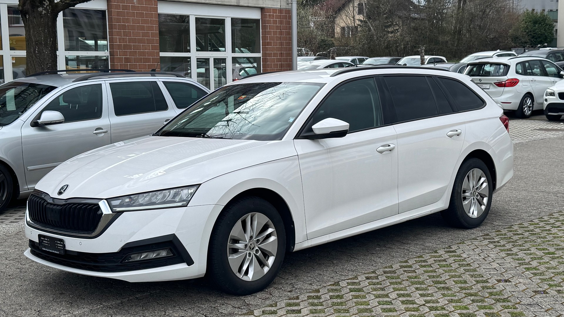 SKODA Octavia Combi 2.0 TDI Ambition-image-0