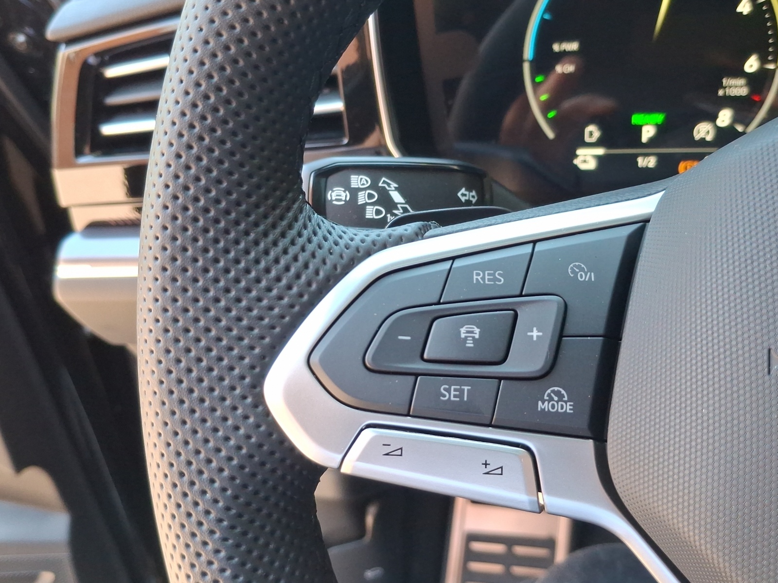 VW Touareg 3.0 TSI eHybrid R Final Edition Tiptronic-image-15