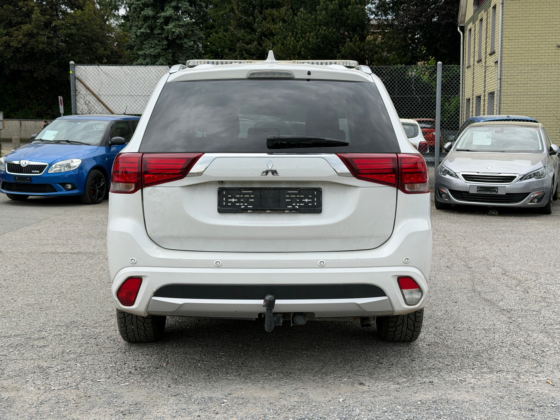 MITSUBISHI Outlander 2.0 PHEV Style 4WD Automatic-image-15
