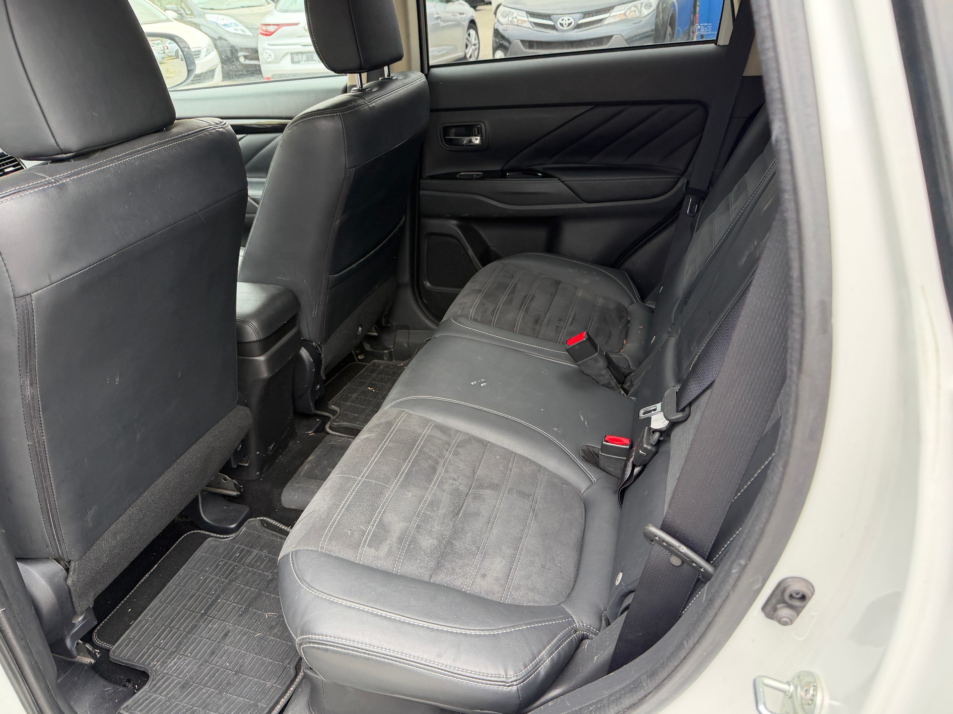 MITSUBISHI Outlander 2.0 PHEV Style 4WD Automatic-image-8