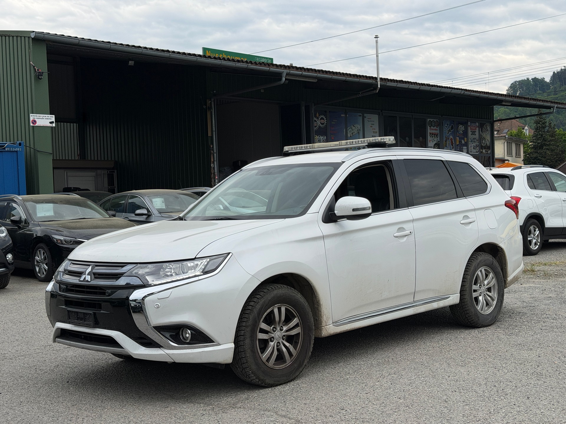 MITSUBISHI Outlander 2.0 PHEV Style 4WD Automatic-image-1