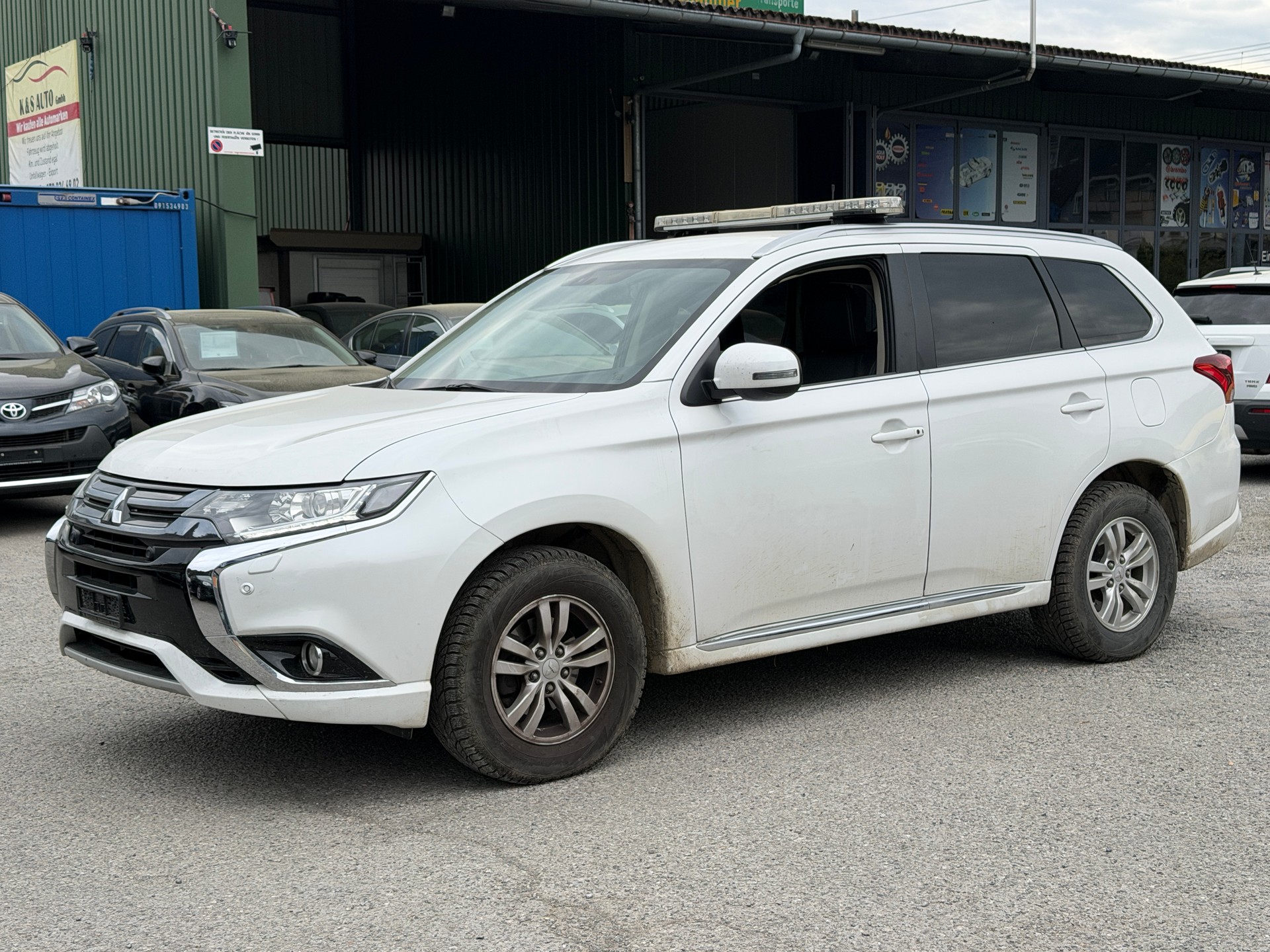 MITSUBISHI Outlander 2.0 PHEV Style 4WD Automatic-image-4