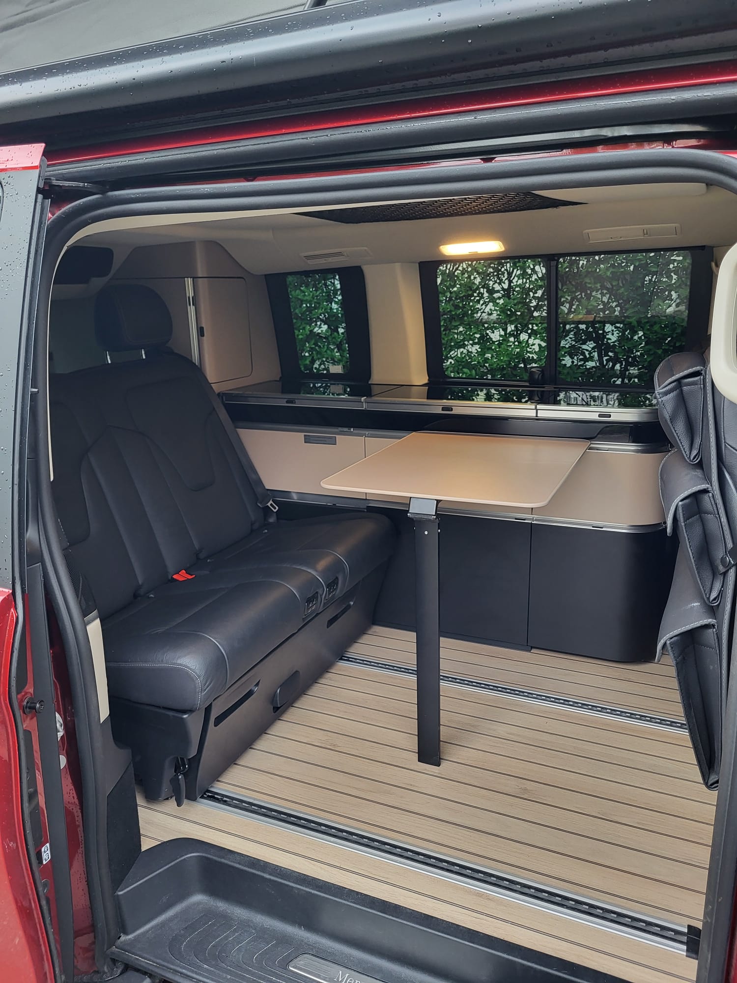 MERCEDES-BENZ 250 d 4matic-image-4