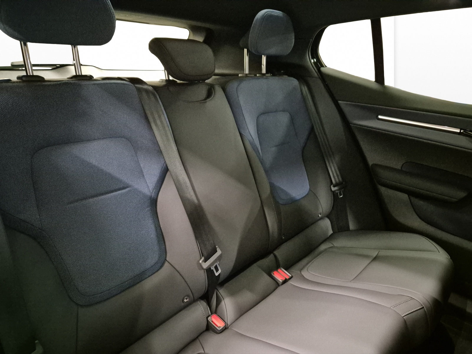 VOLVO EX30 E60 Twin Ultra Performance AWD-image-16